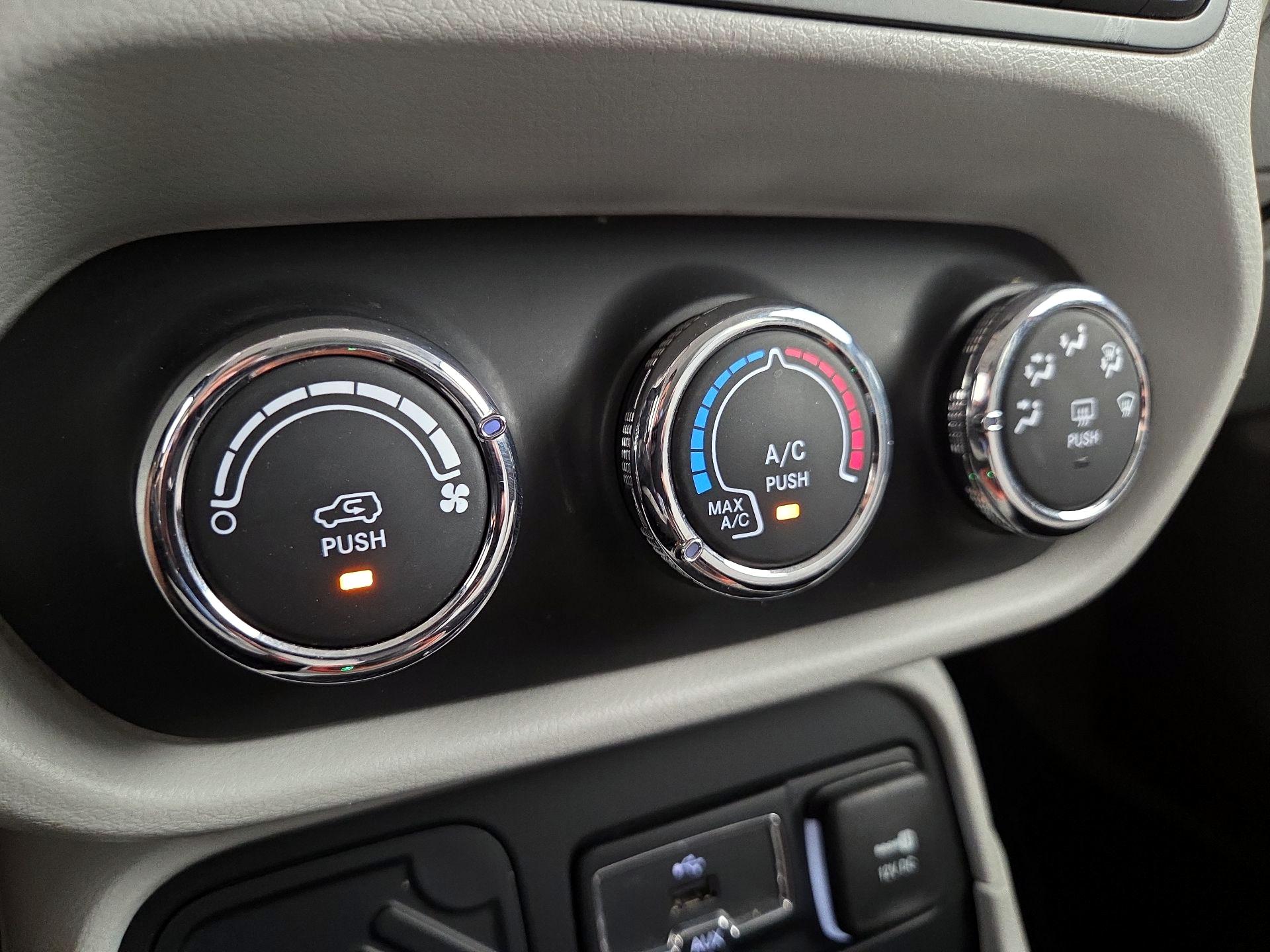 Thumbnail: 2015 Jeep Renegade - 16