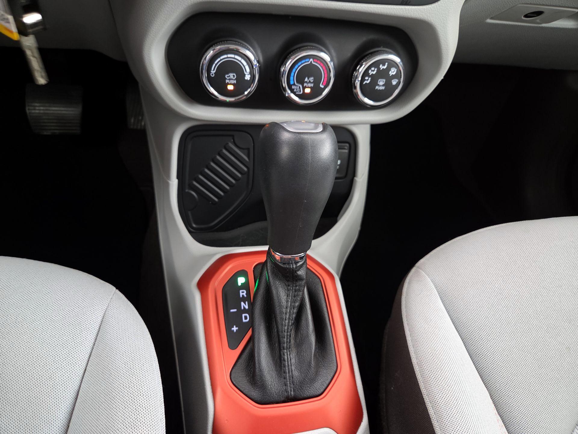 Thumbnail: 2015 Jeep Renegade - 17