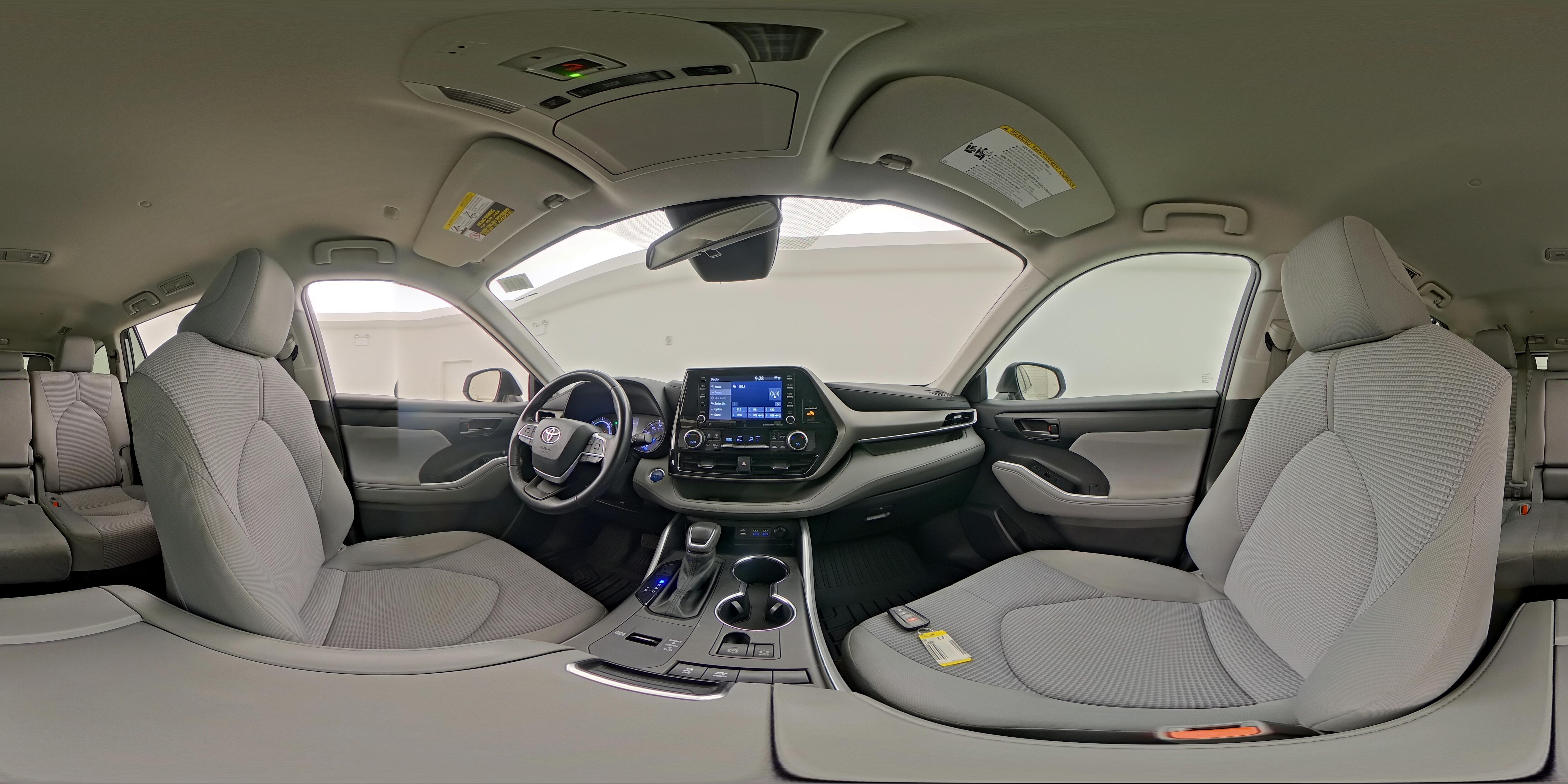 2022 Toyota Highlander LE - Photo 25