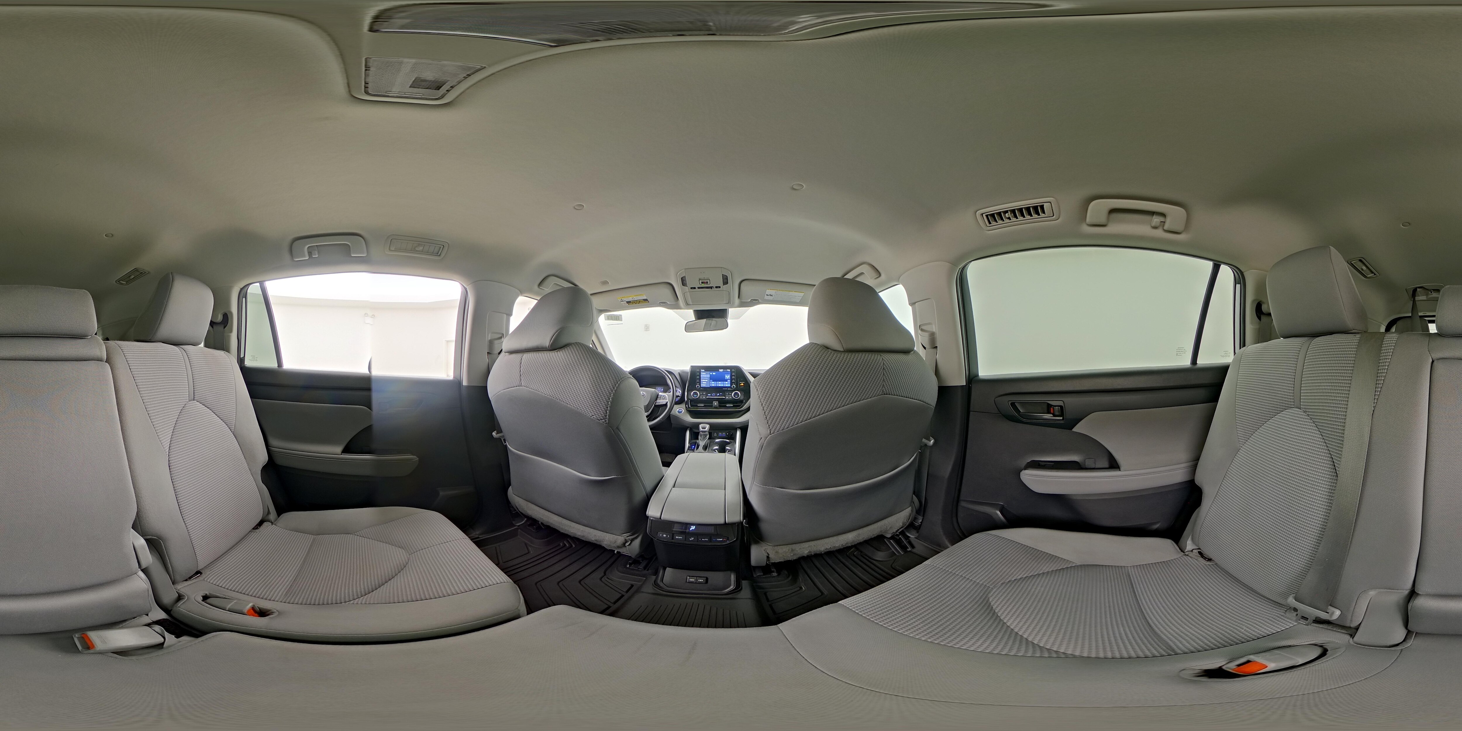 2022 Toyota Highlander LE - Photo 26