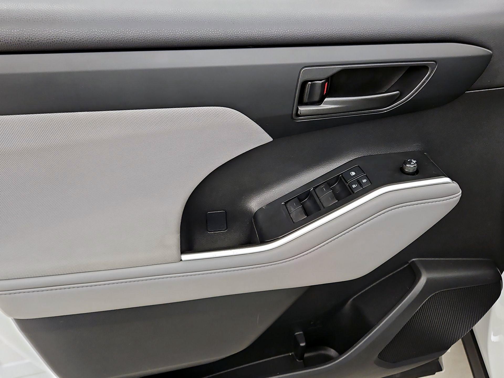 Thumbnail: 2022 Toyota Highlander - 12
