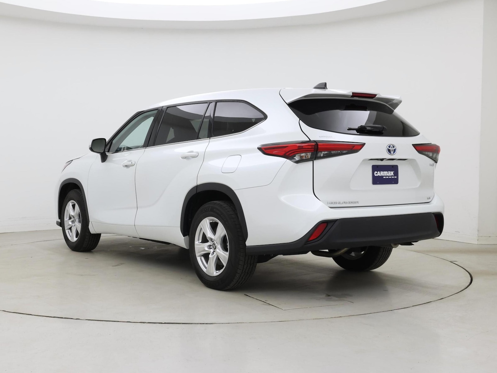 2022 Toyota Highlander LE - Photo 3