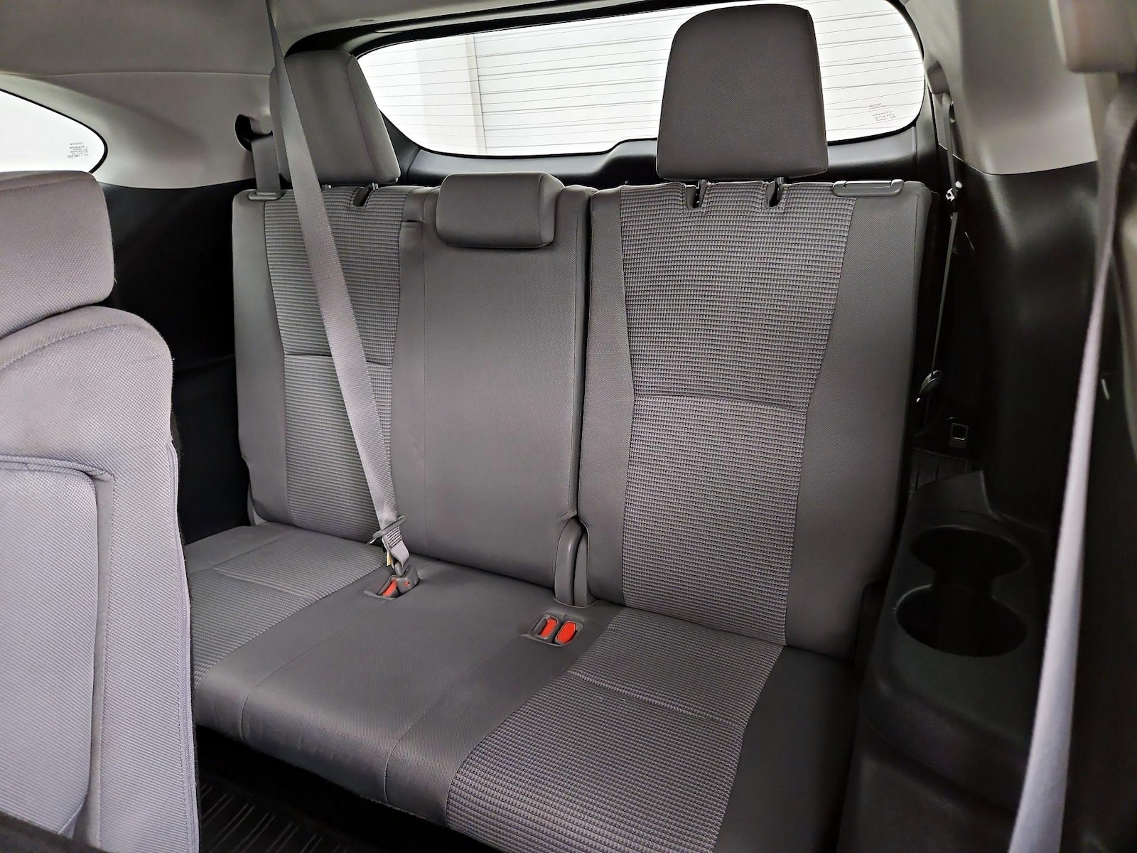 2022 Toyota Highlander LE - Photo 21