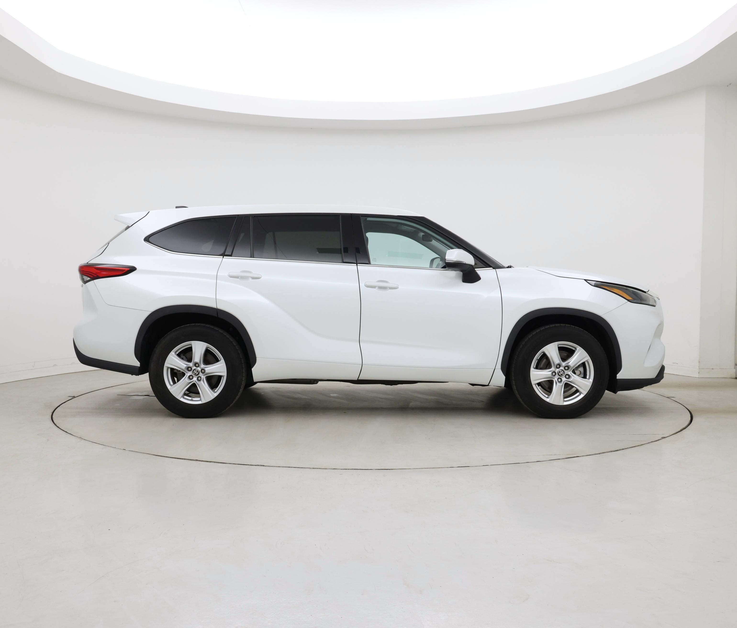 Thumbnail: 2022 Toyota Highlander - 7