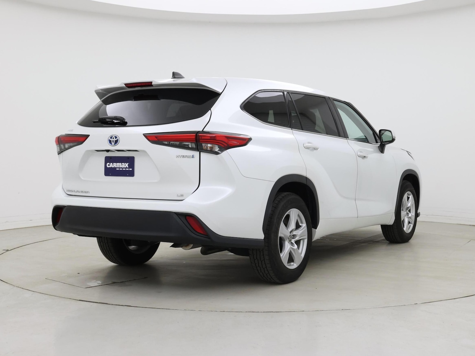 2022 Toyota Highlander LE - Photo 9