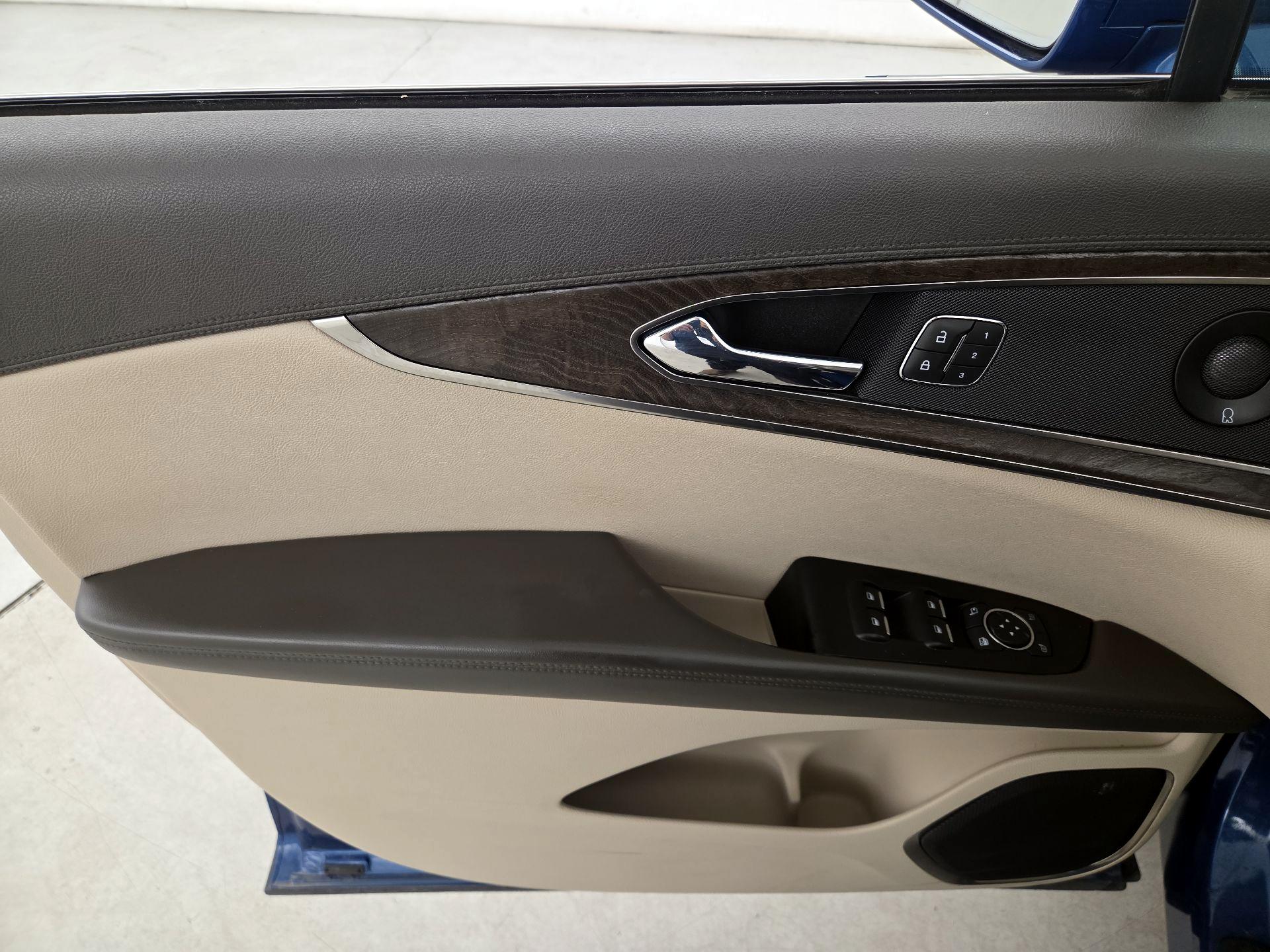 Thumbnail: 2020 Lincoln Nautilus - 12