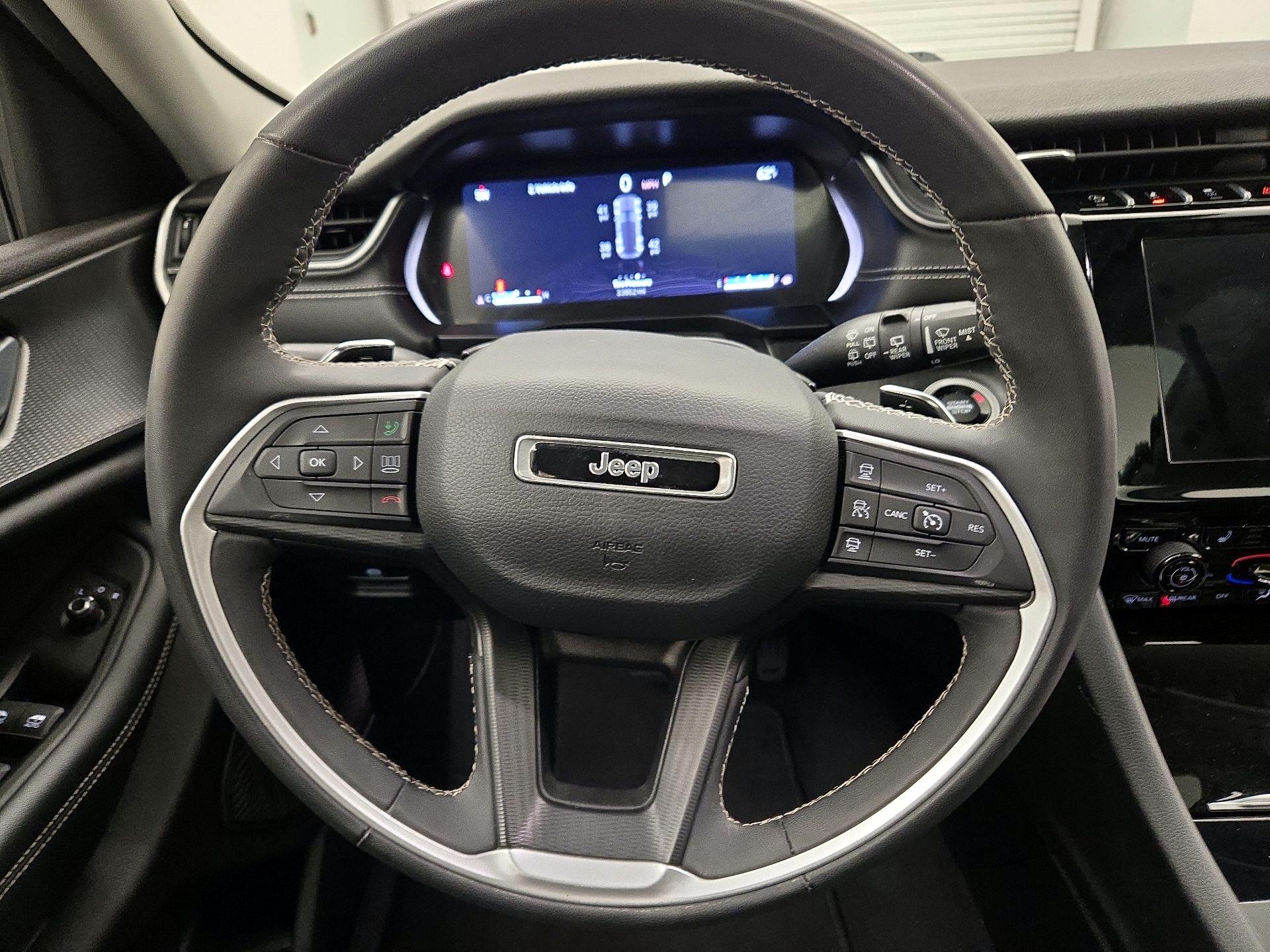 Thumbnail: 2023 Jeep Grand Cherokee - 10