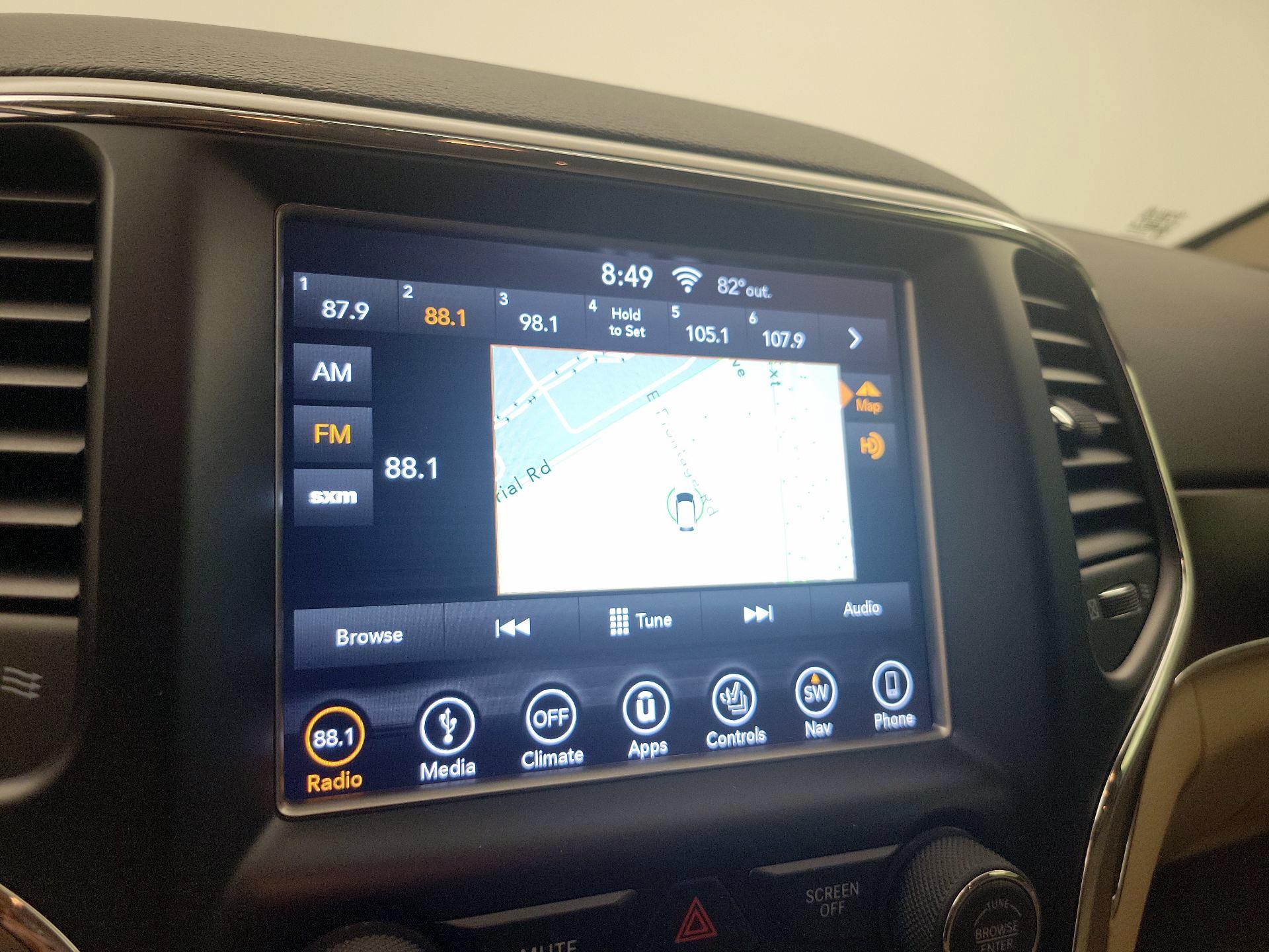 Thumbnail: 2018 Jeep Grand Cherokee - 16