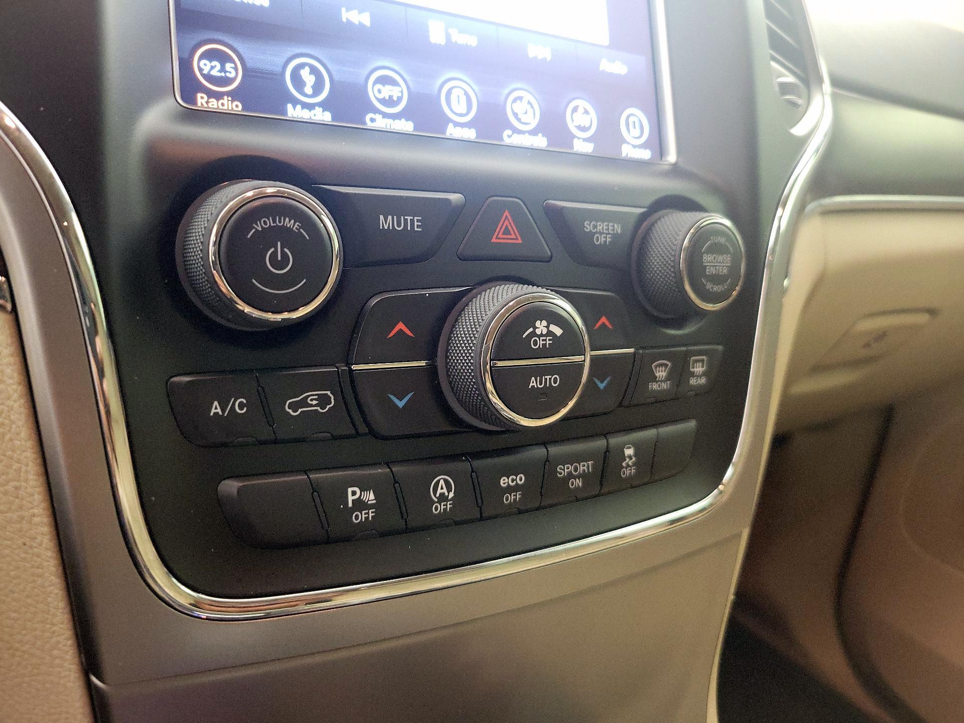 Thumbnail: 2018 Jeep Grand Cherokee - 17