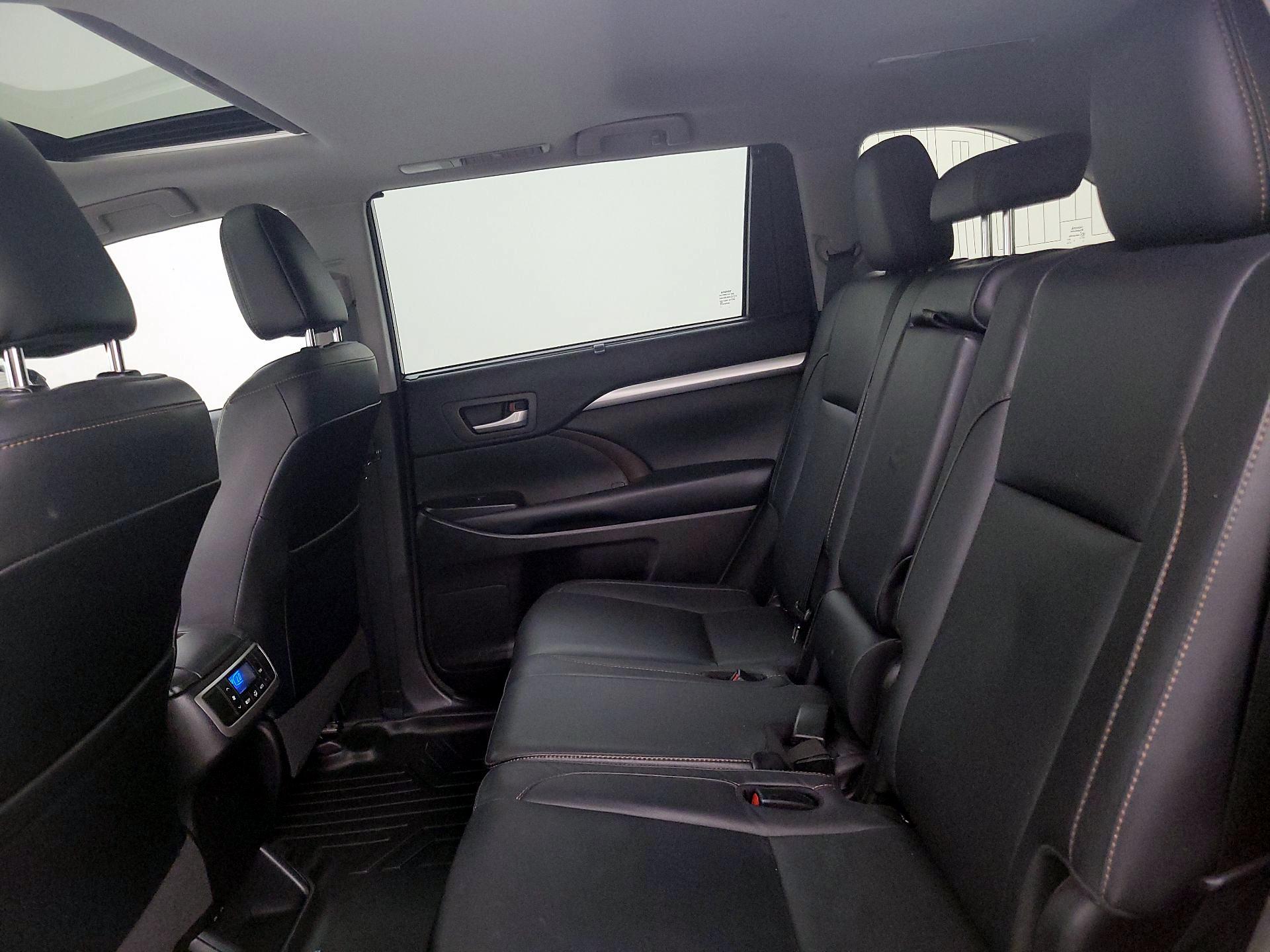 Thumbnail: 2018 Toyota Highlander - 20