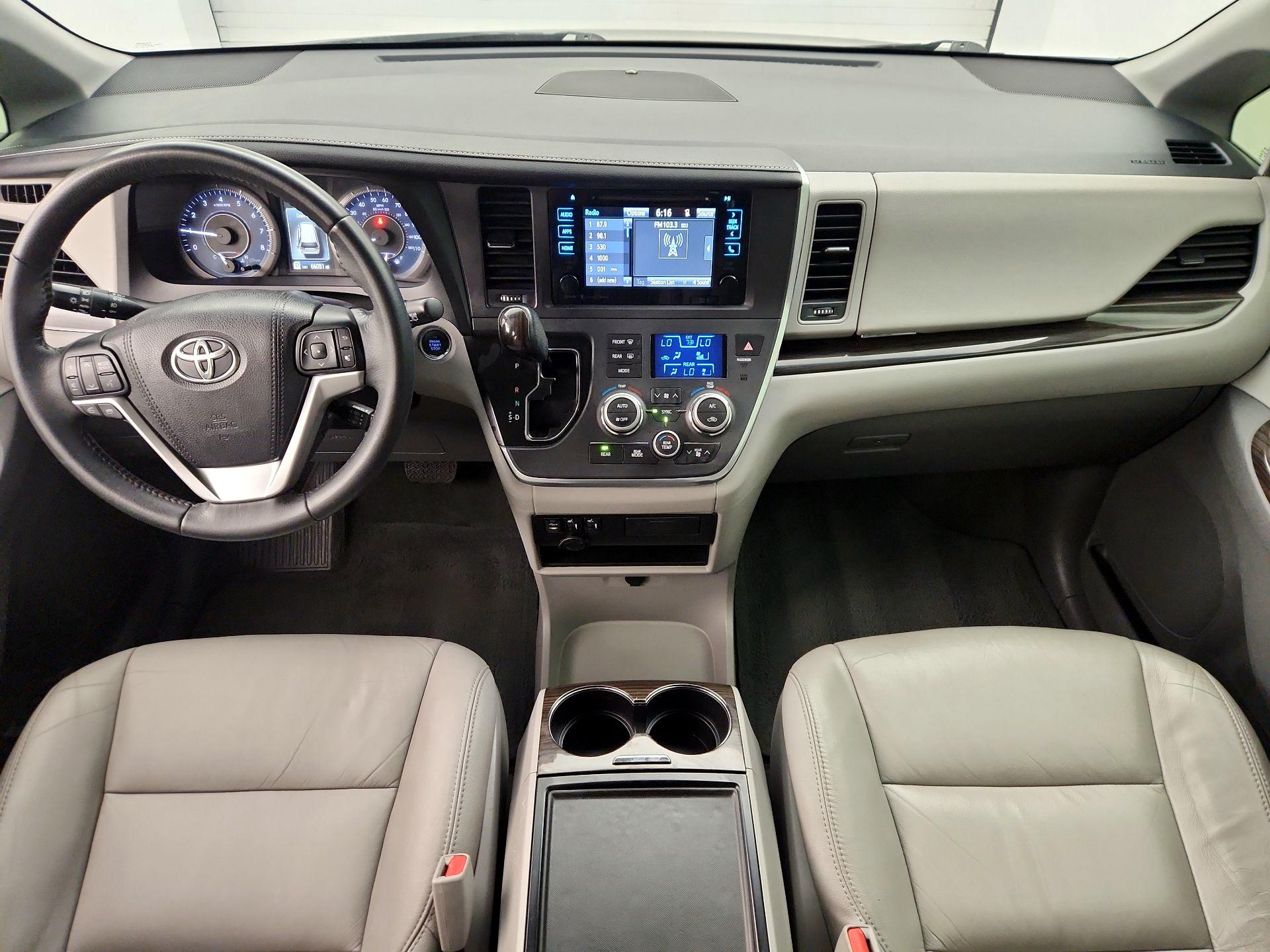 Thumbnail: 2017 Toyota Sienna - 9