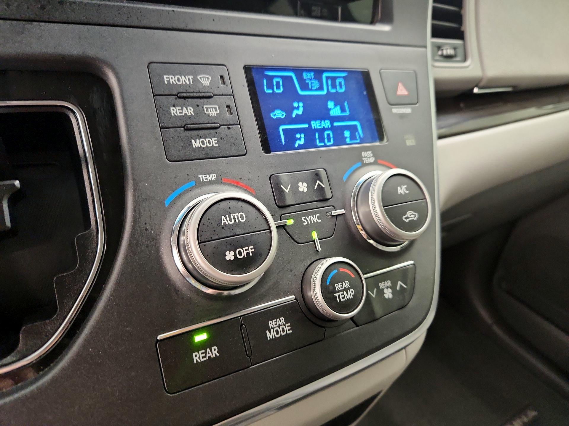 Thumbnail: 2017 Toyota Sienna - 16