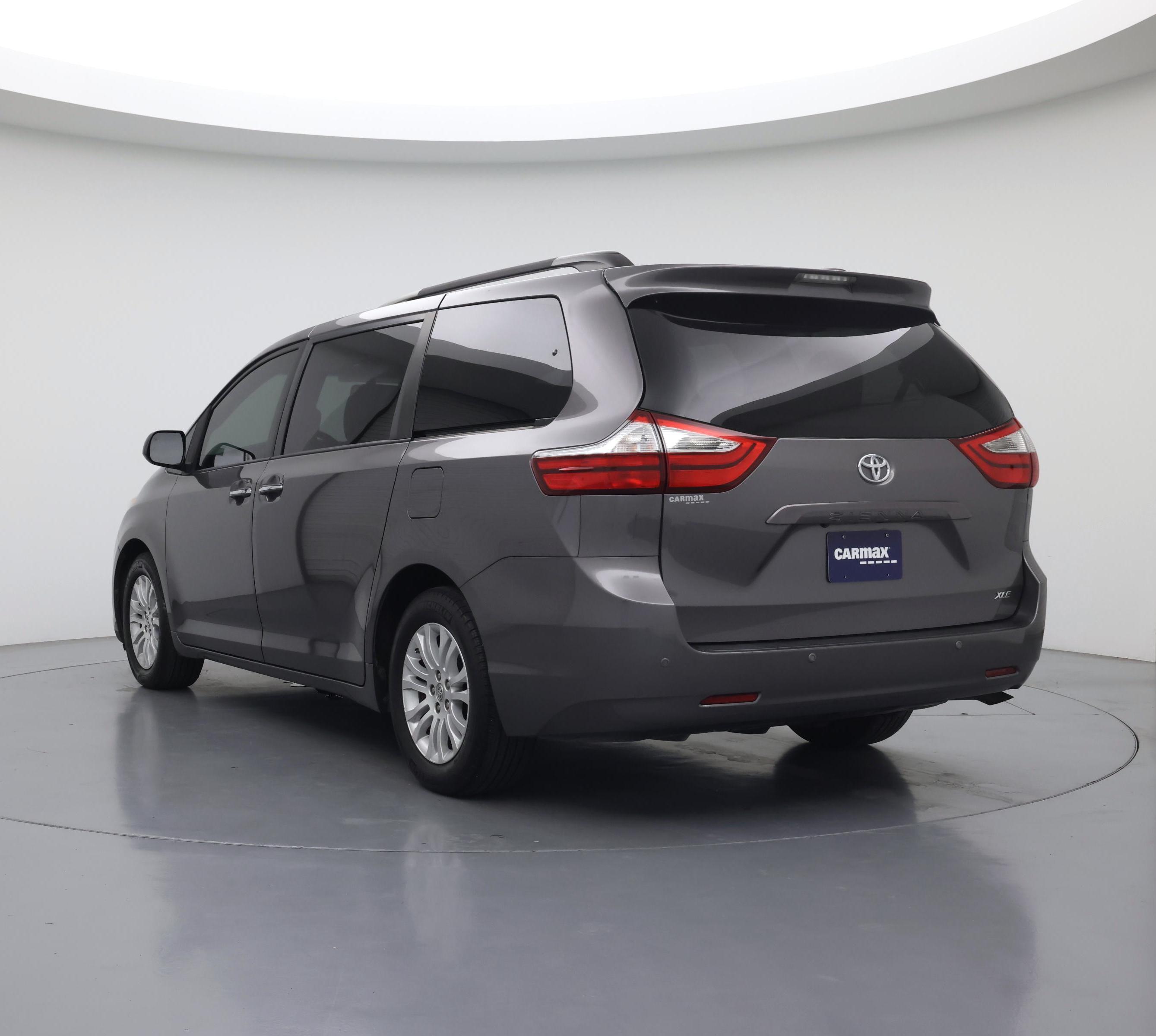 Thumbnail: 2017 Toyota Sienna - 2