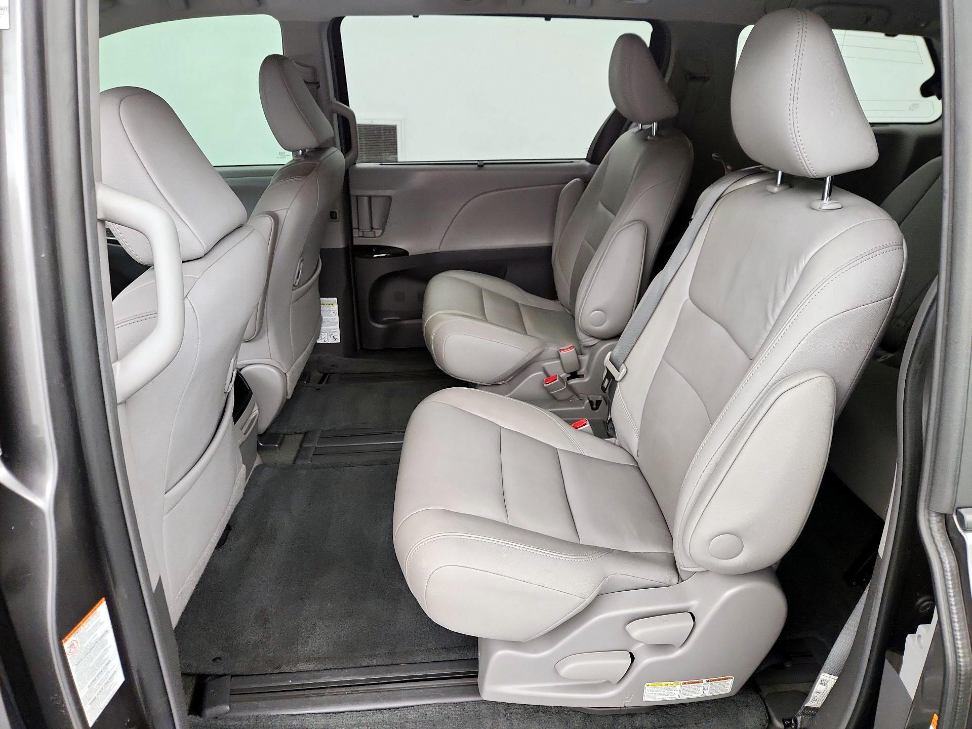 Thumbnail: 2017 Toyota Sienna - 20