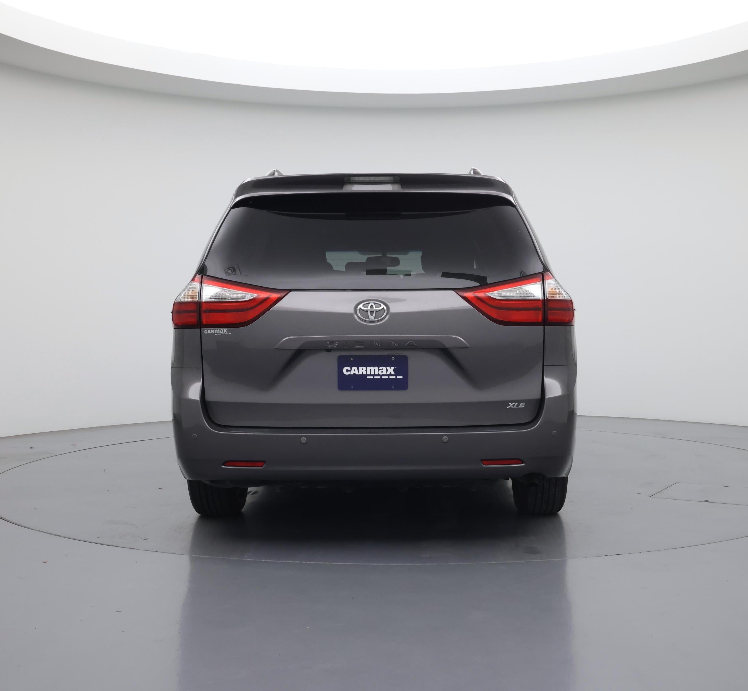 Thumbnail: 2017 Toyota Sienna - 6
