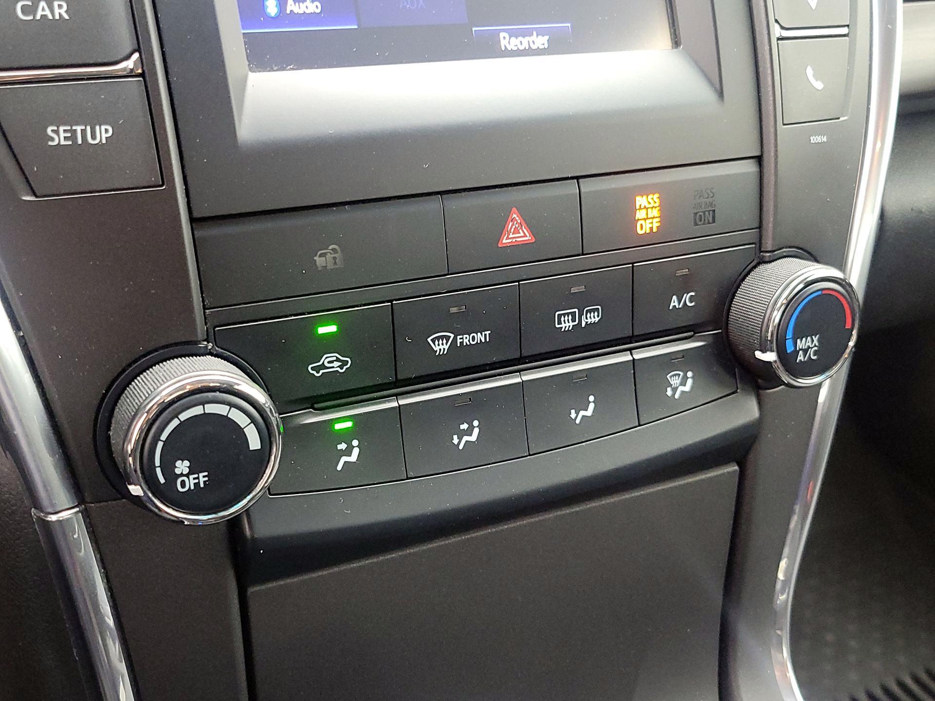 Thumbnail: 2016 Toyota Camry - 16