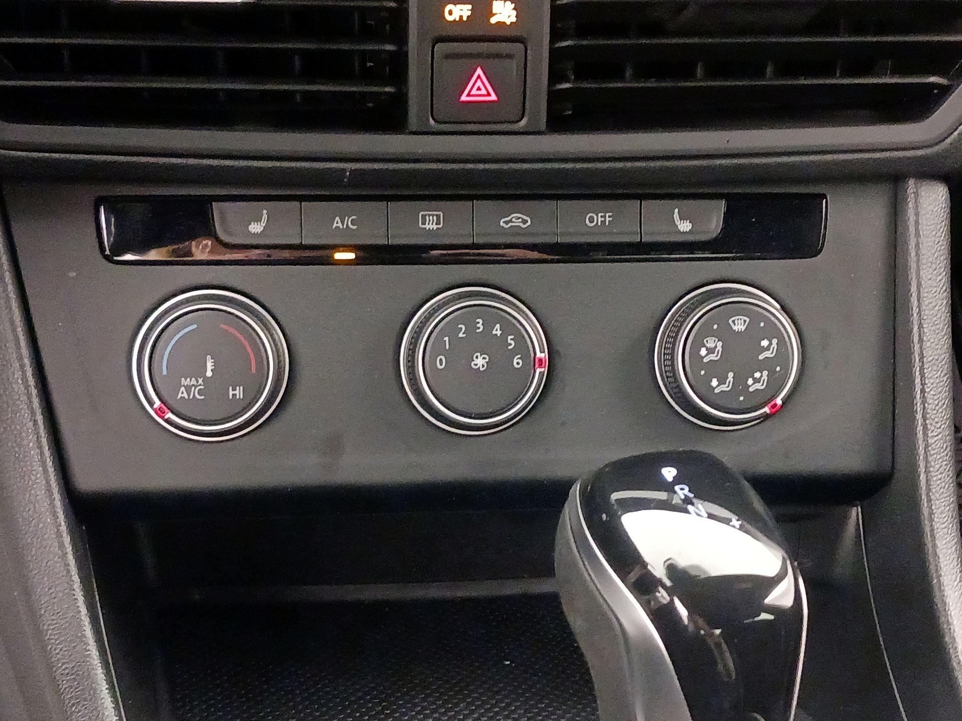 Thumbnail: 2024 Volkswagen Jetta - 16