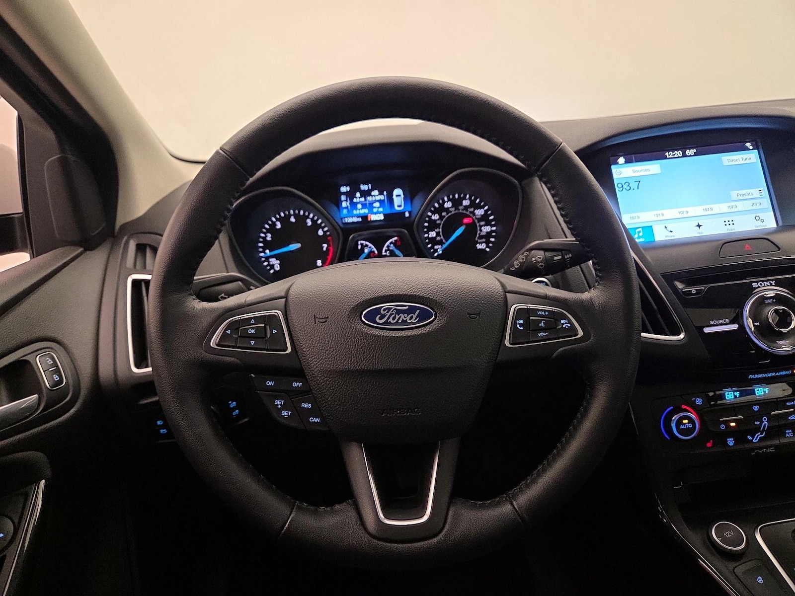 2016 Ford Focus Titanium - Photo 11