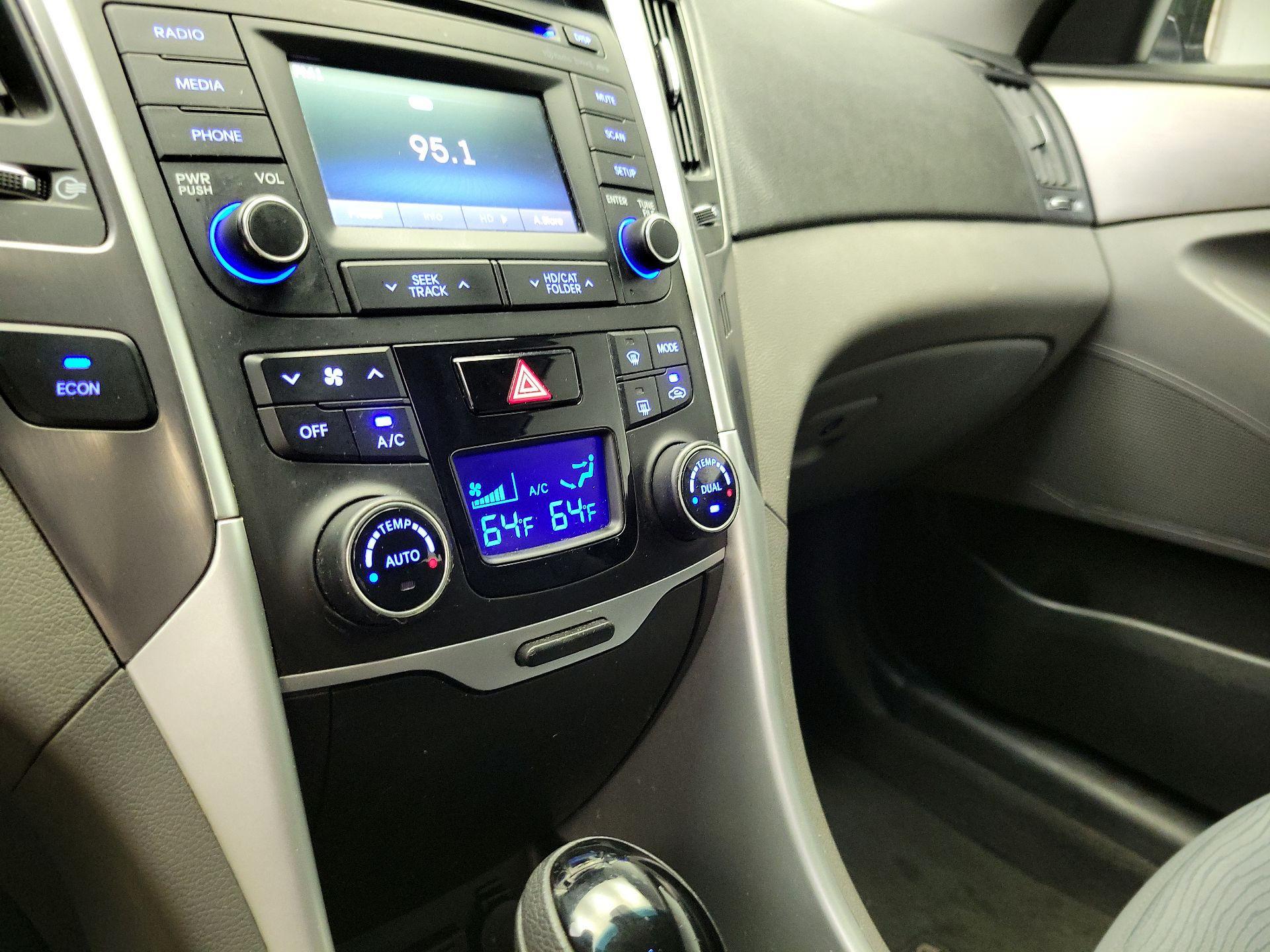 Thumbnail: 2015 Hyundai Sonata - 16