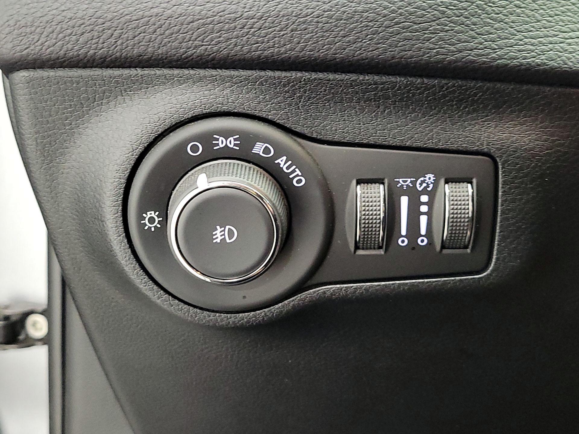 Thumbnail: 2018 Jeep Compass - 13