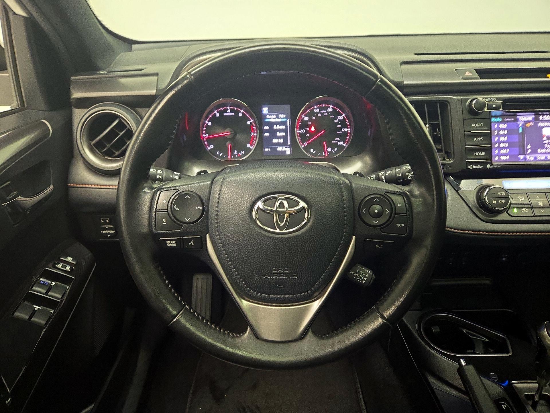 Thumbnail: 2018 Toyota RAV4 - 10