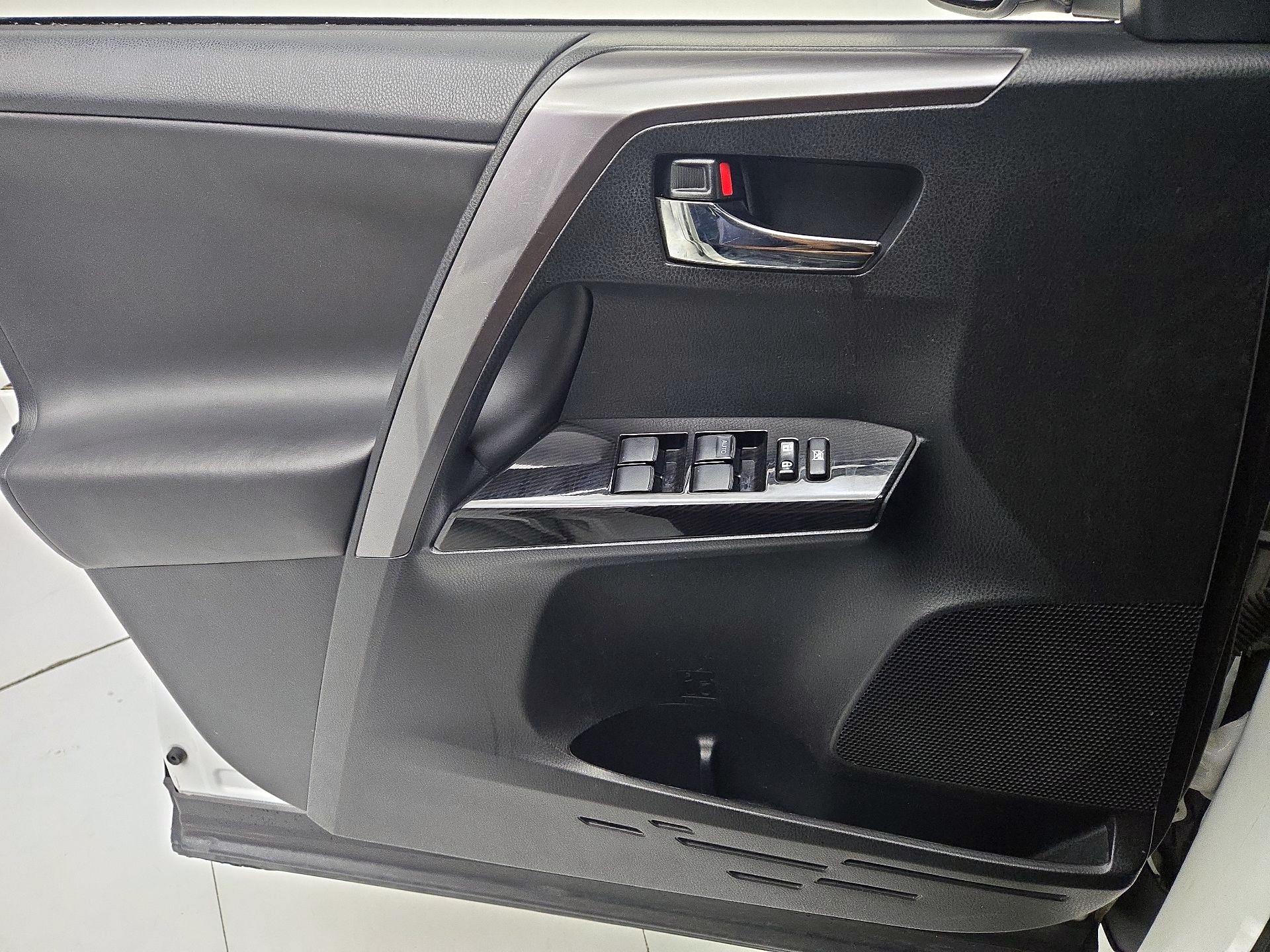 Thumbnail: 2018 Toyota RAV4 - 12