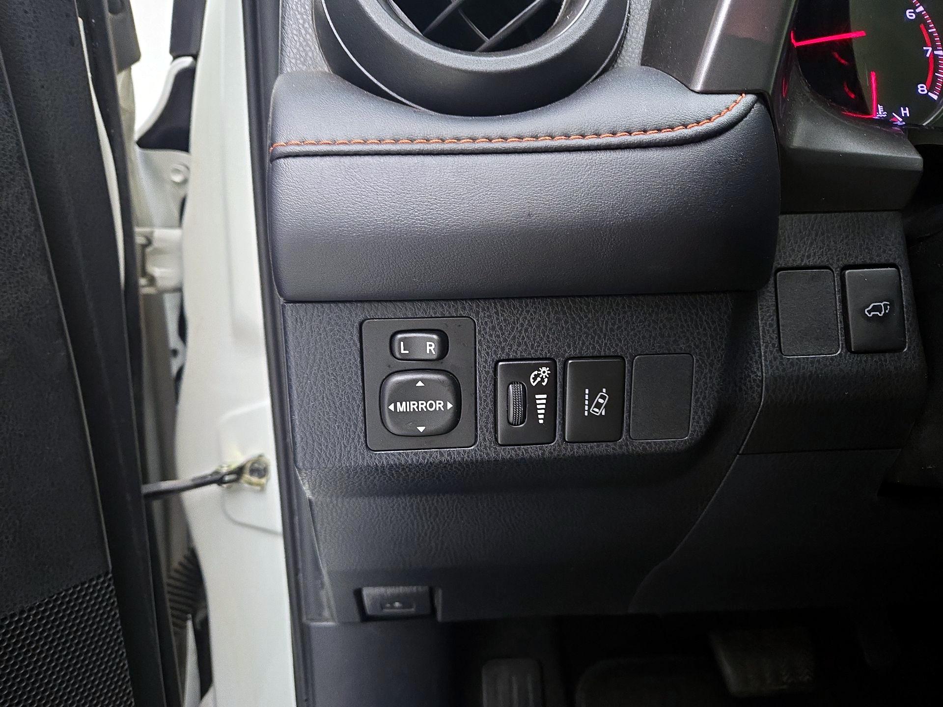 Thumbnail: 2018 Toyota RAV4 - 13