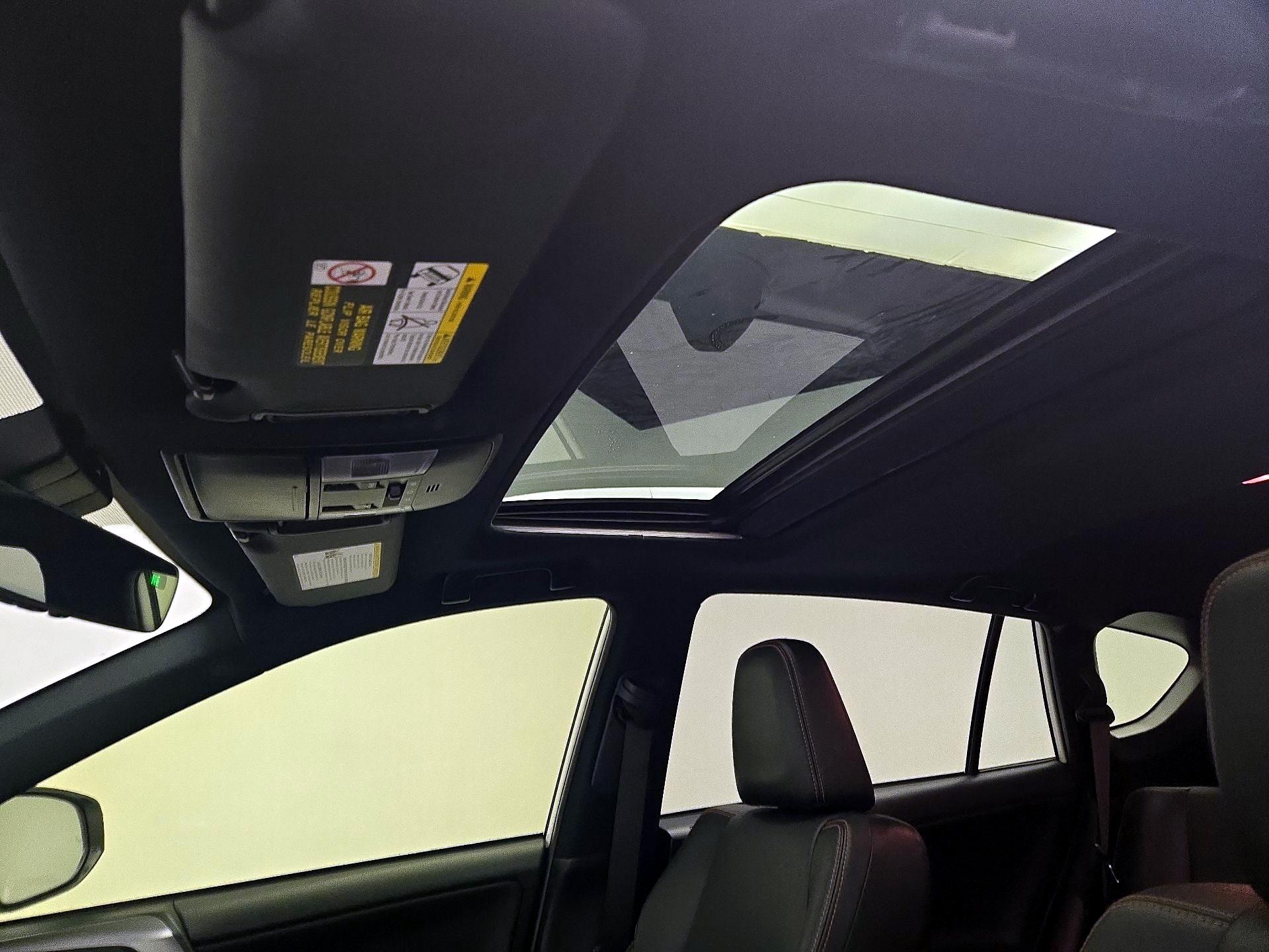 Thumbnail: 2018 Toyota RAV4 - 19