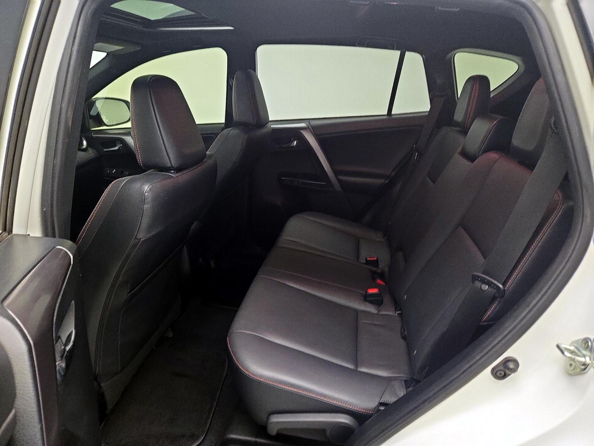 Thumbnail: 2018 Toyota RAV4 - 20