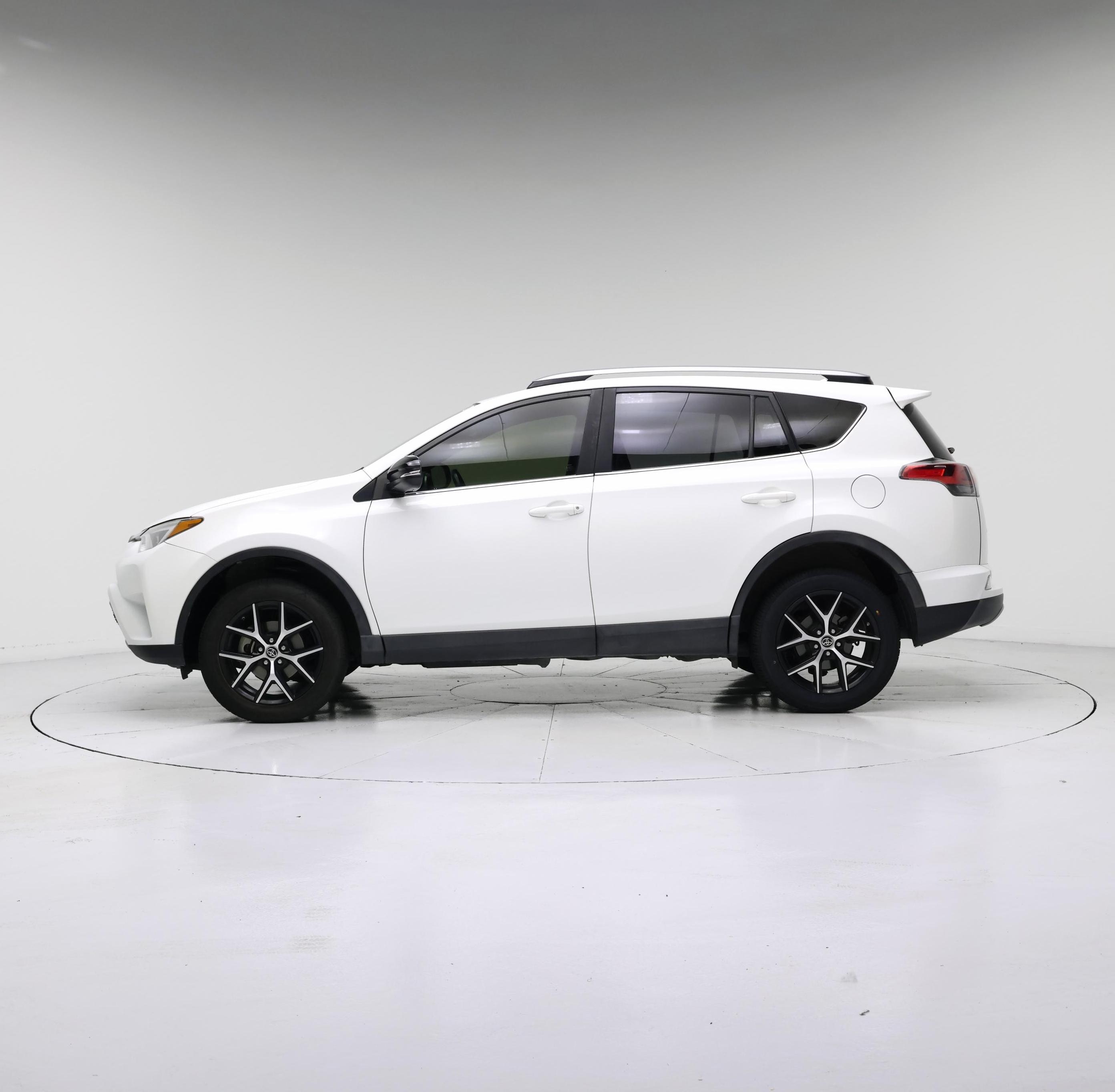 Thumbnail: 2018 Toyota RAV4 - 3
