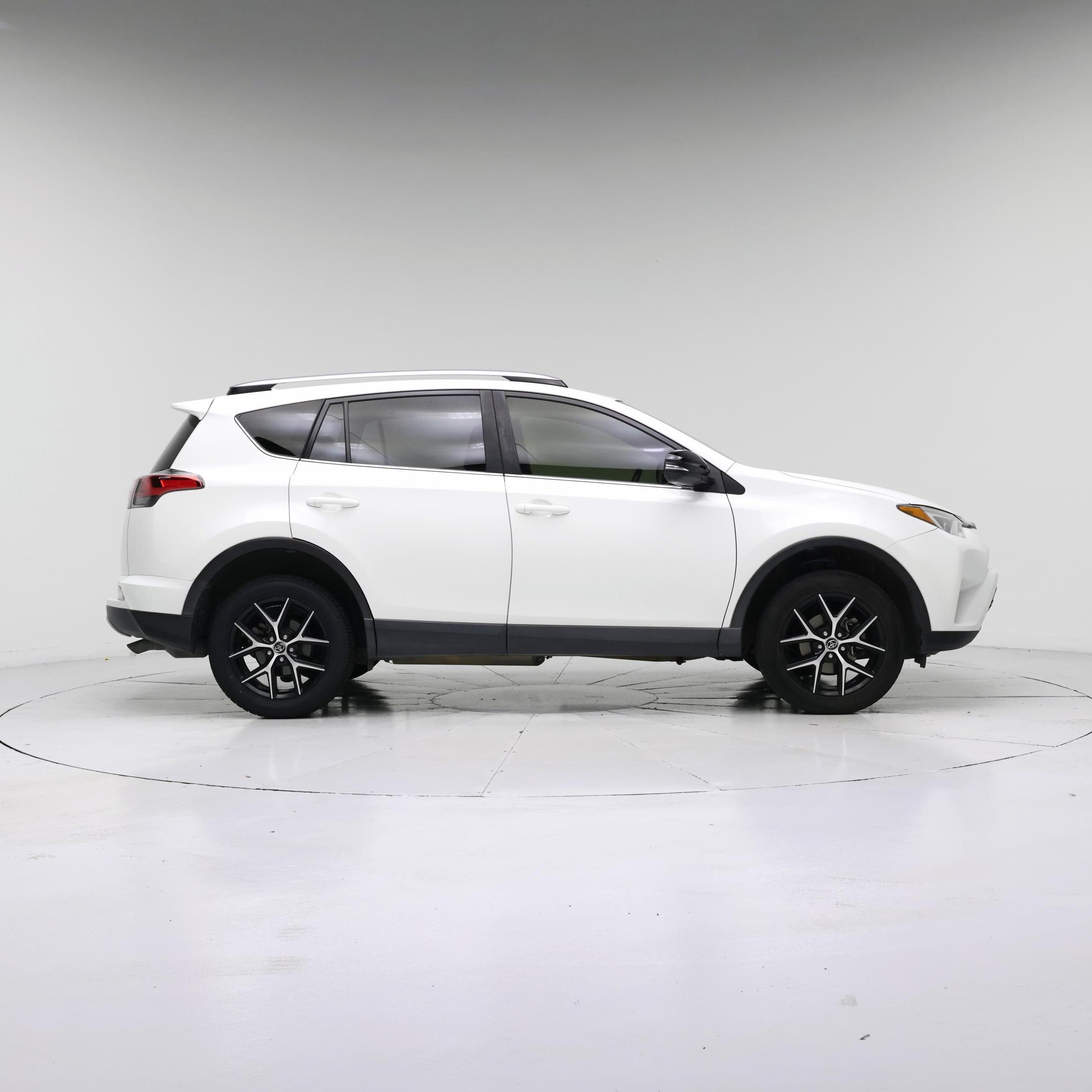 Thumbnail: 2018 Toyota RAV4 - 7