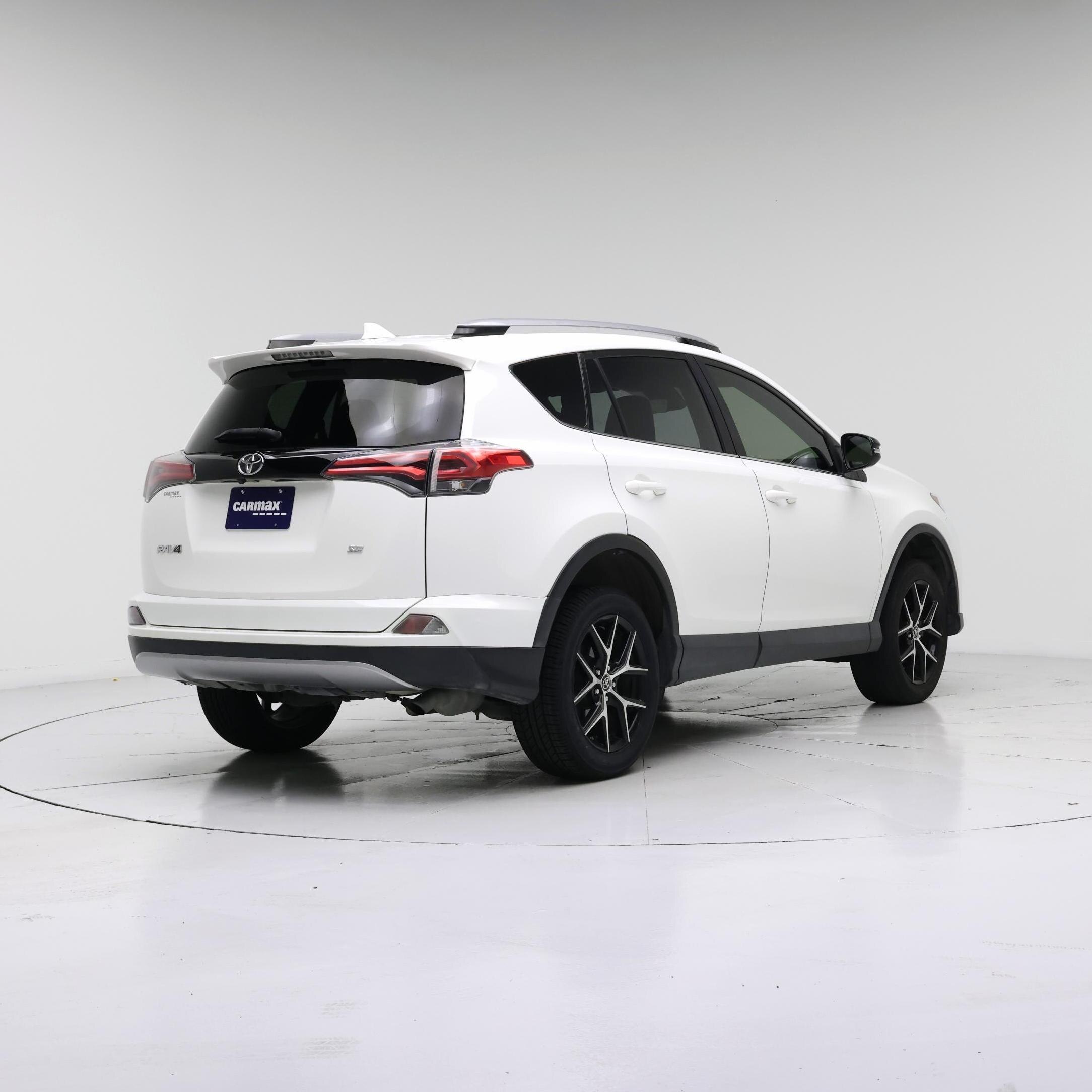 Thumbnail: 2018 Toyota RAV4 - 8