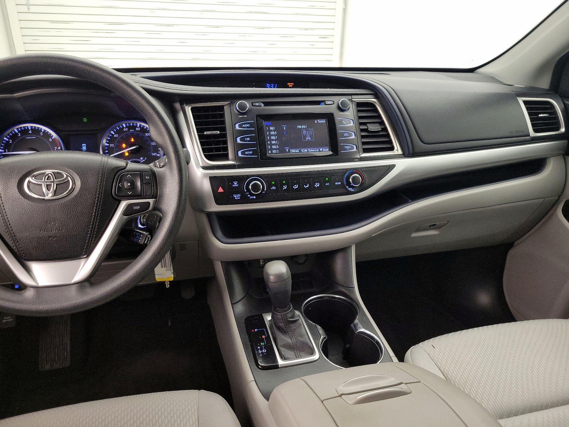 Thumbnail: 2016 Toyota Highlander - 9
