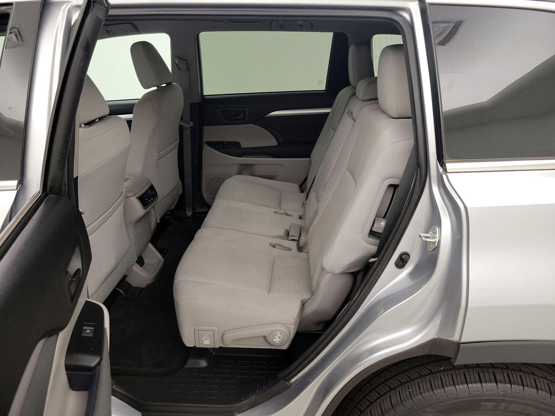 Thumbnail: 2016 Toyota Highlander - 19