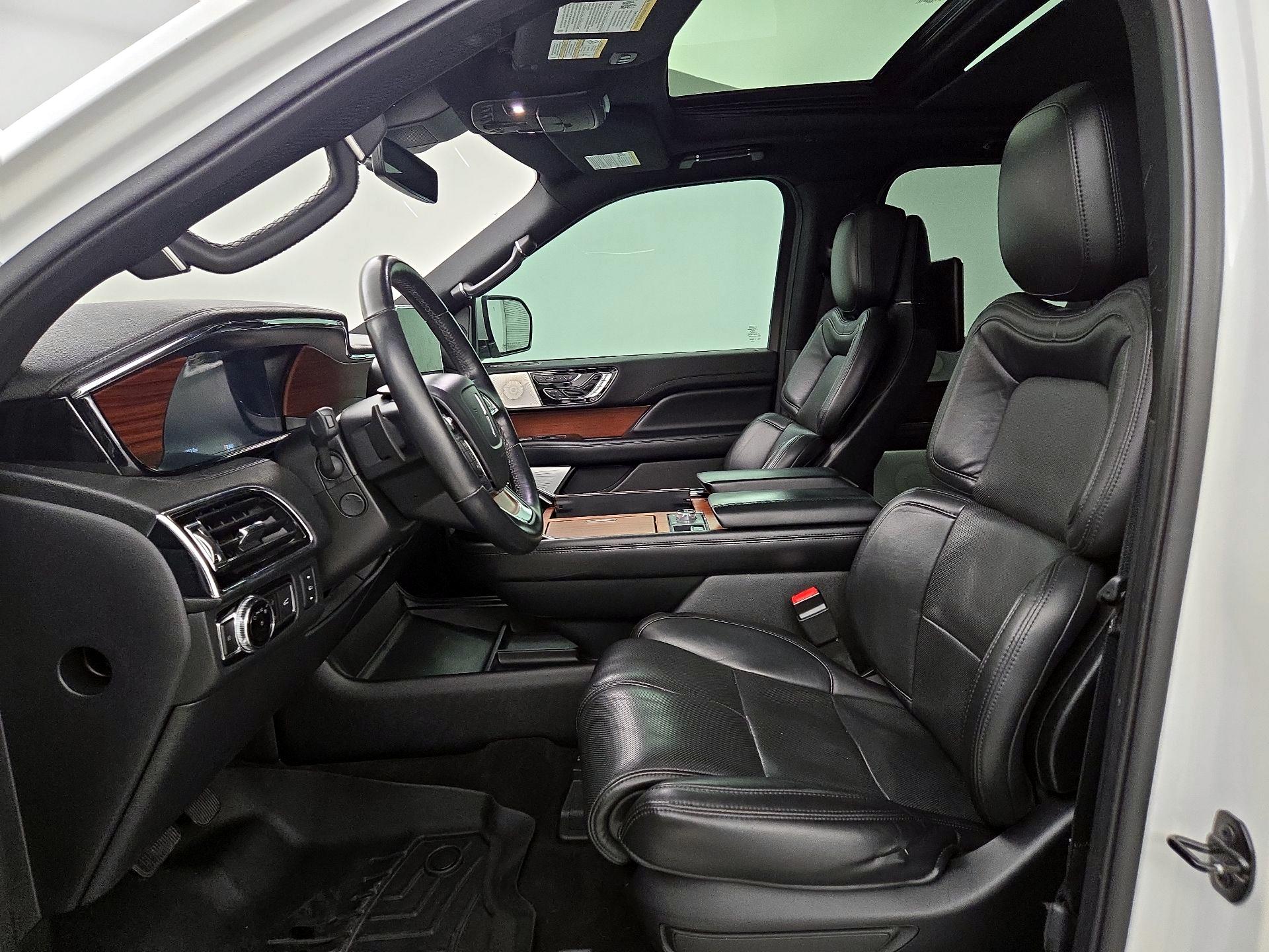 Thumbnail: 2020 Lincoln Navigator - 11