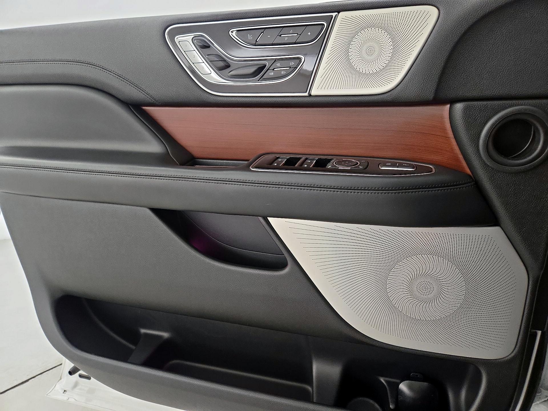 Thumbnail: 2020 Lincoln Navigator - 12