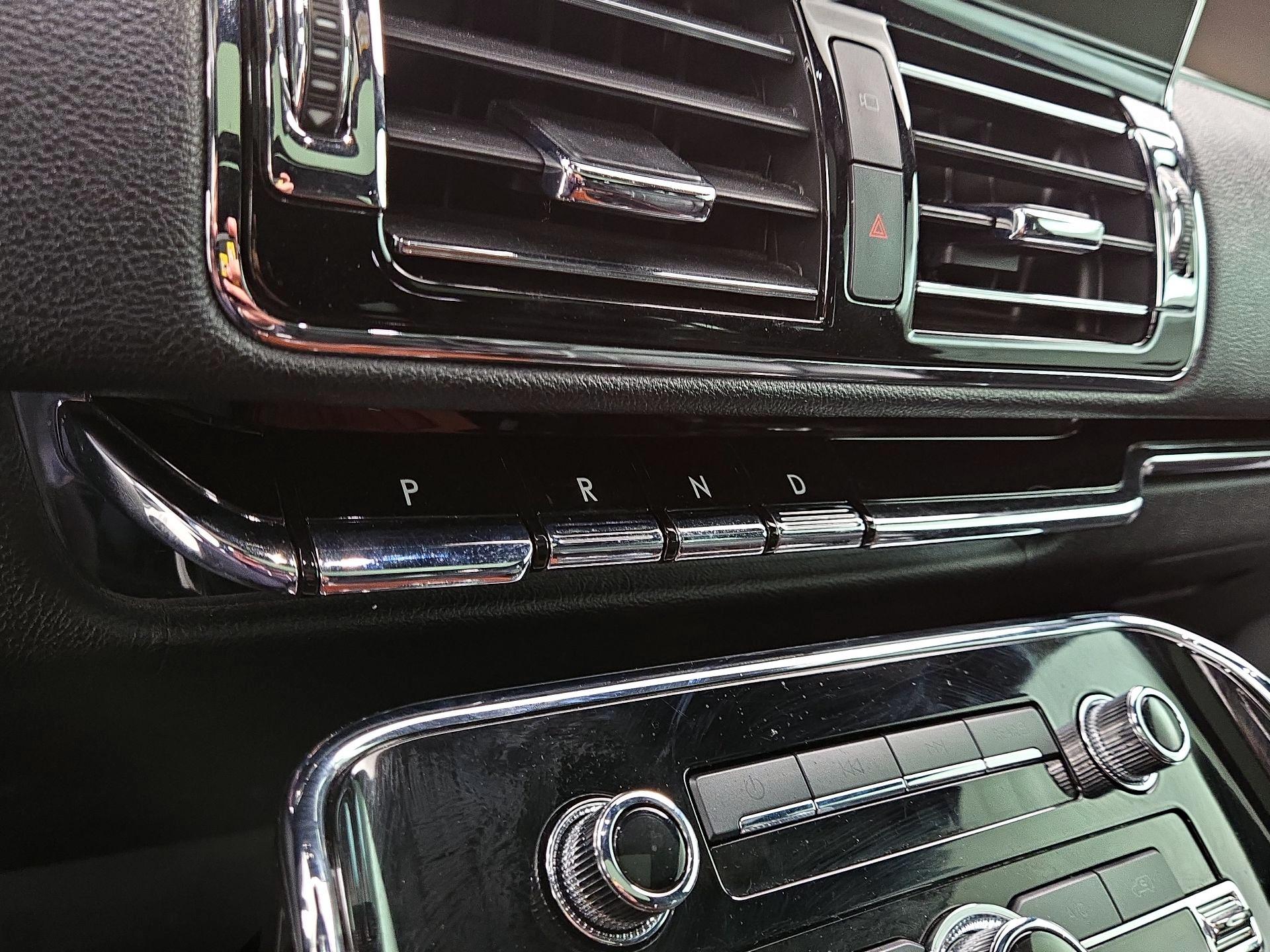 Thumbnail: 2020 Lincoln Navigator - 18