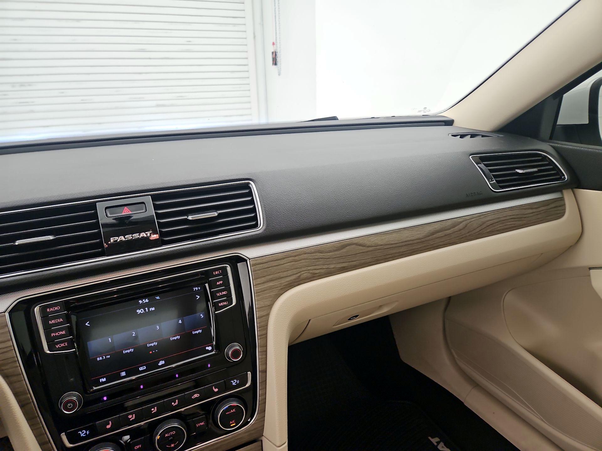 Thumbnail: 2018 Volkswagen Passat - 9