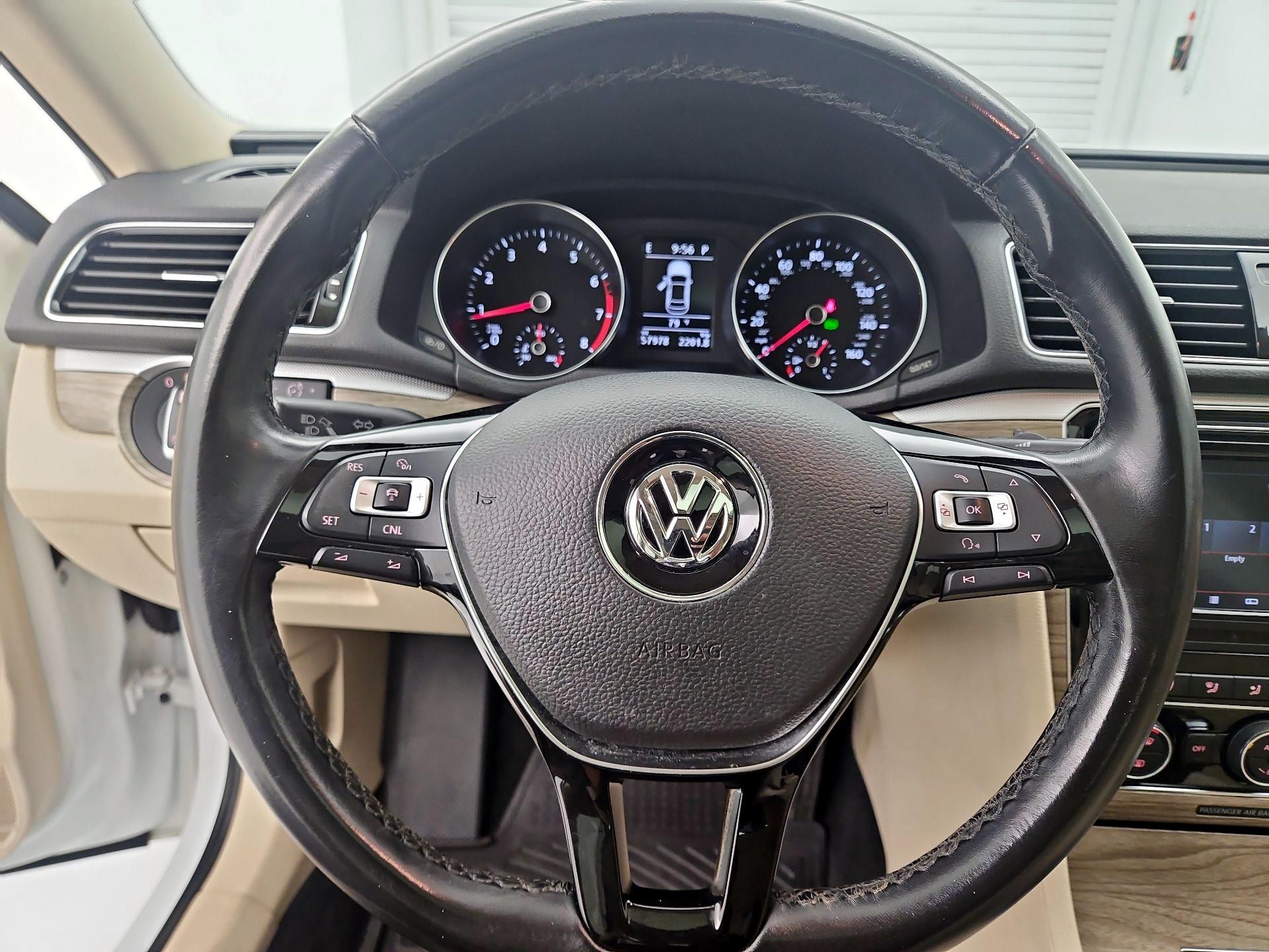 Thumbnail: 2018 Volkswagen Passat - 10