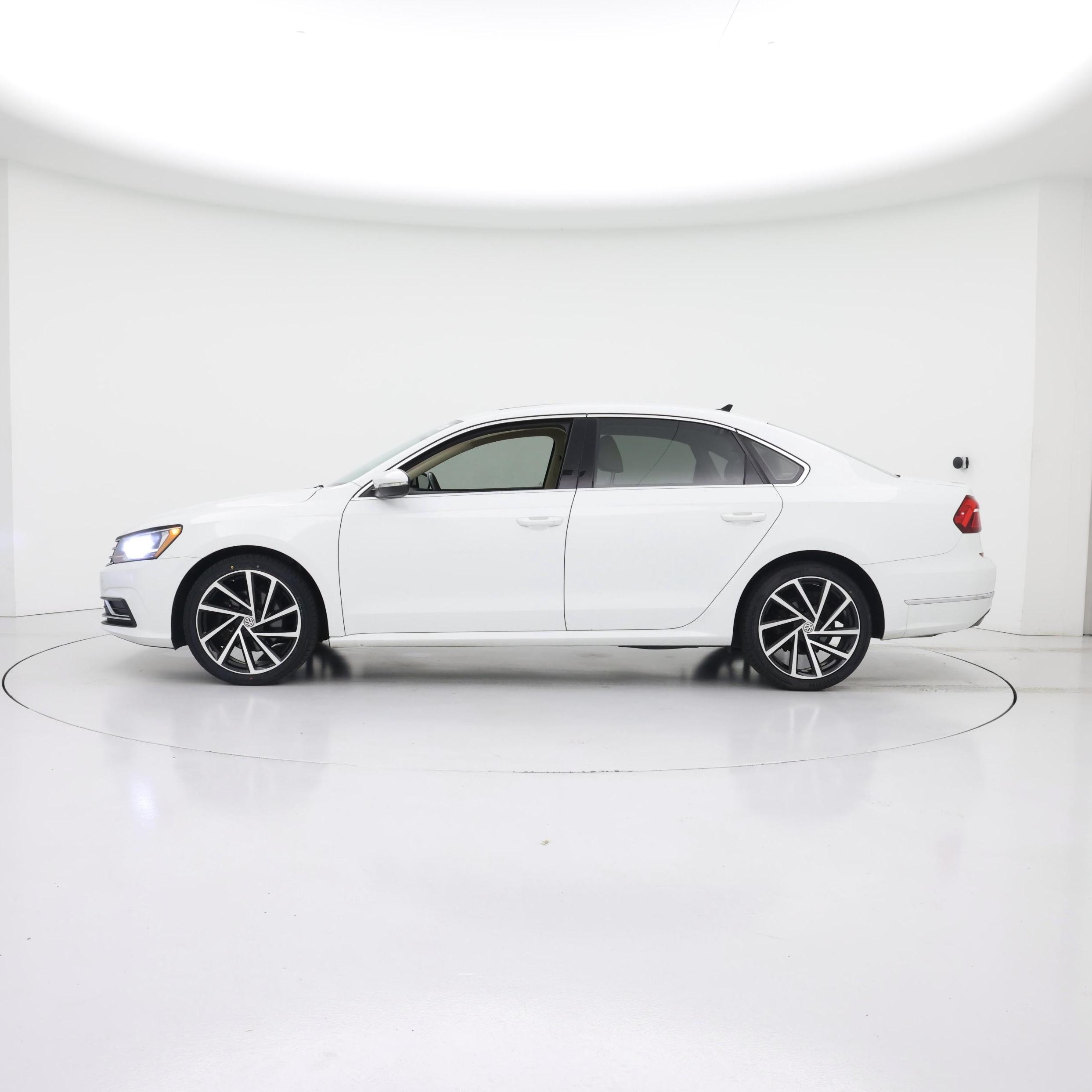 Thumbnail: 2018 Volkswagen Passat - 3