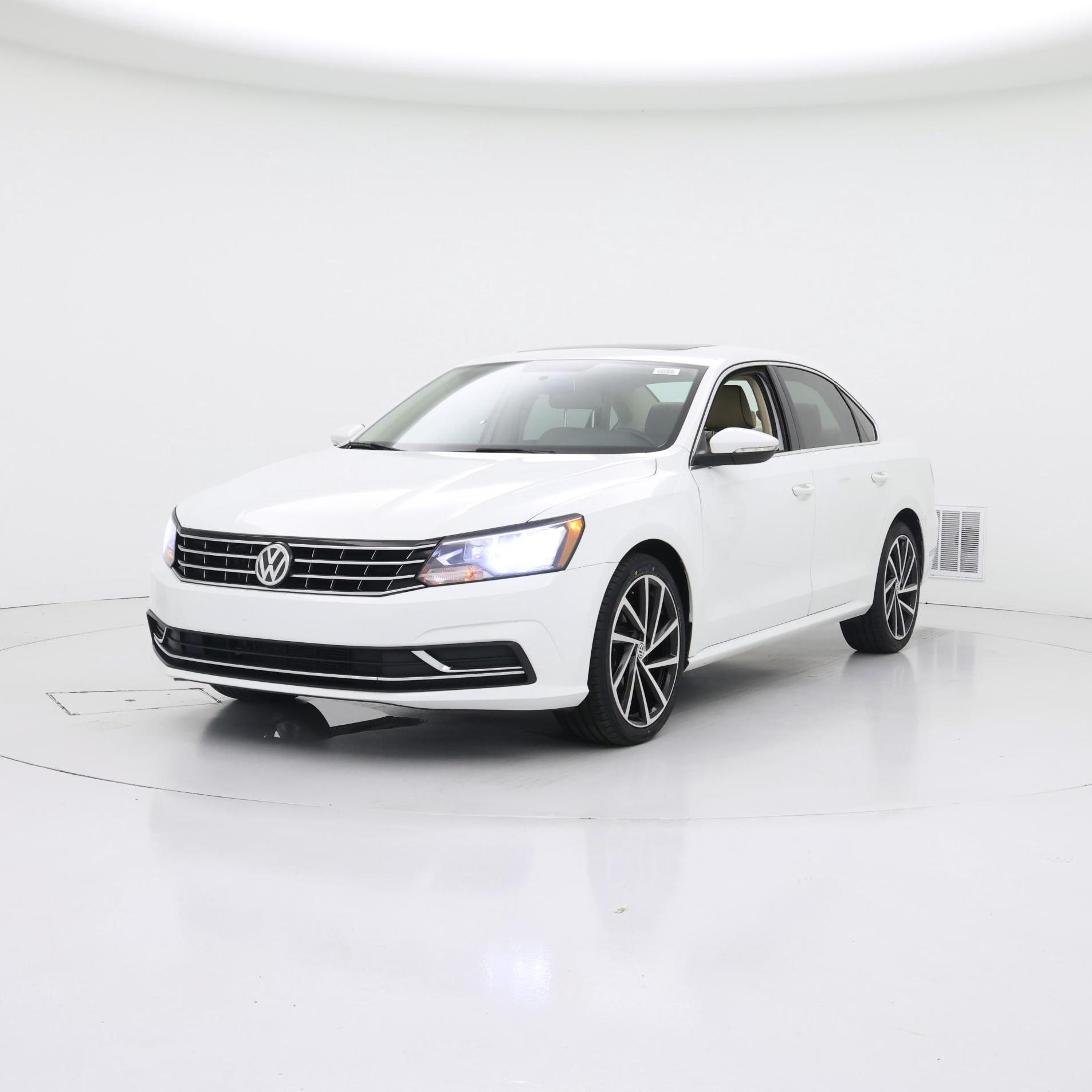 Thumbnail: 2018 Volkswagen Passat - 4
