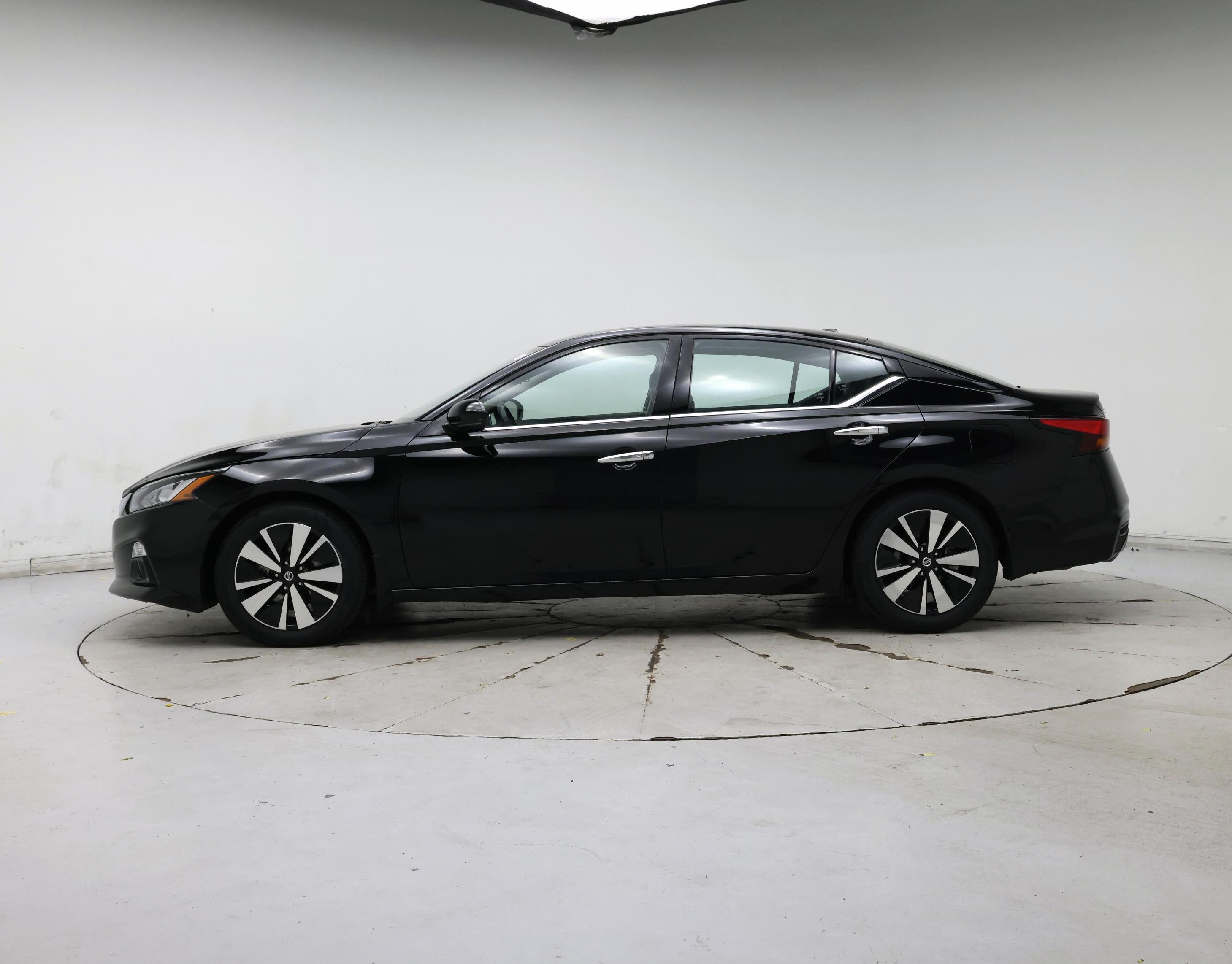Thumbnail: 2022 Nissan Altima - 3