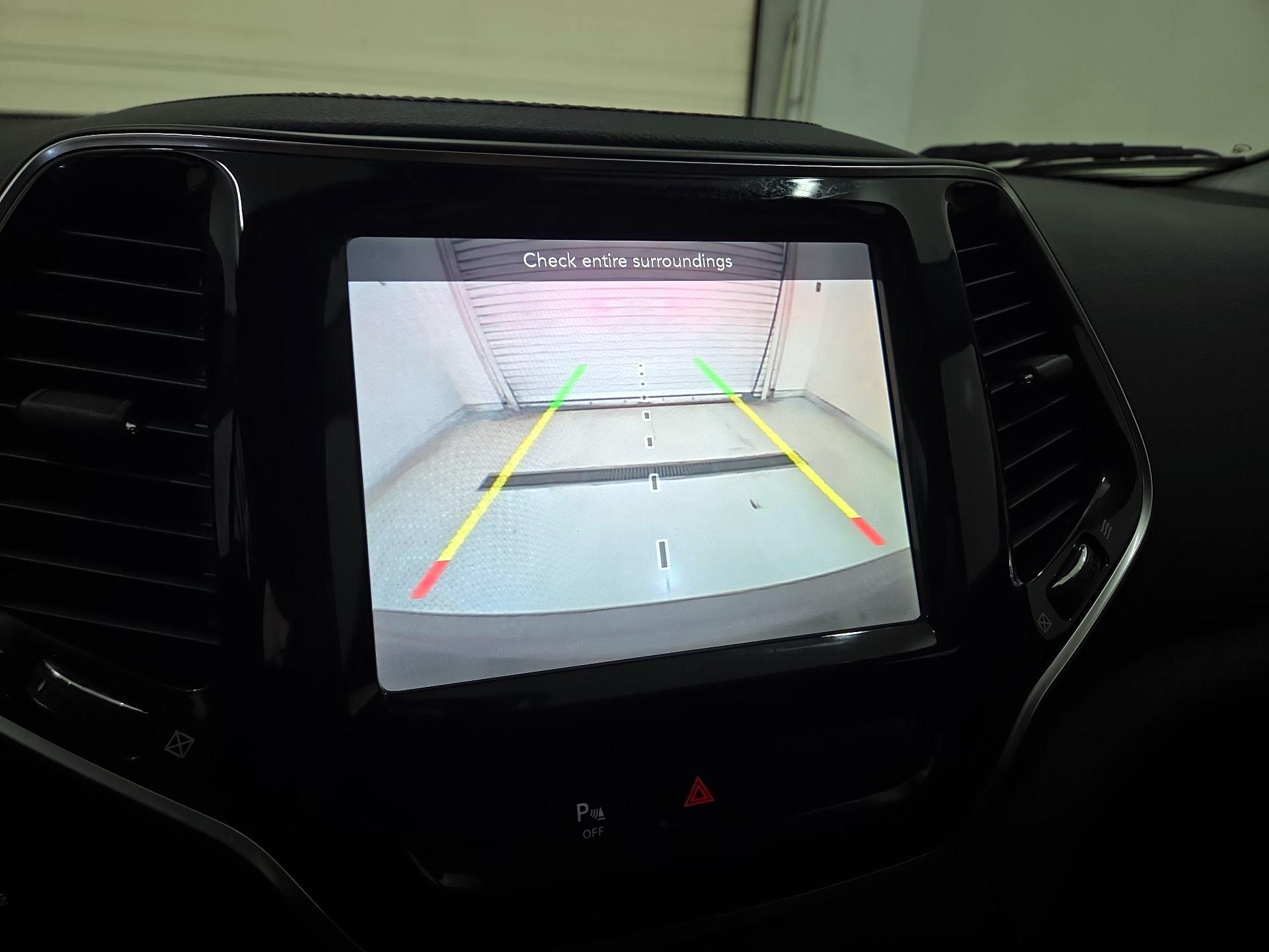 Thumbnail: 2019 Jeep Cherokee - 14