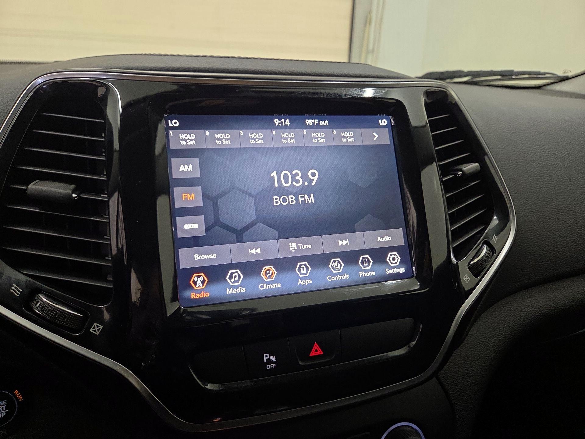 Thumbnail: 2019 Jeep Cherokee - 15