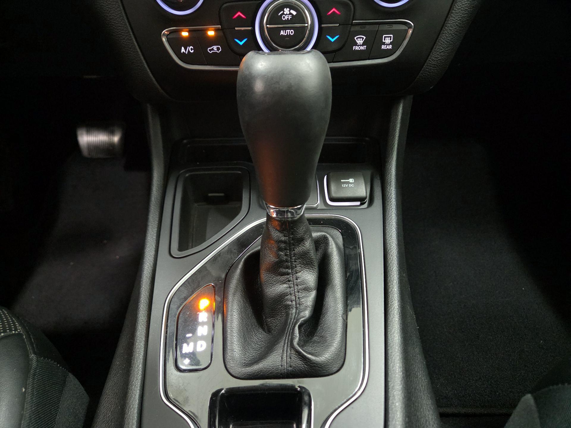 Thumbnail: 2019 Jeep Cherokee - 17