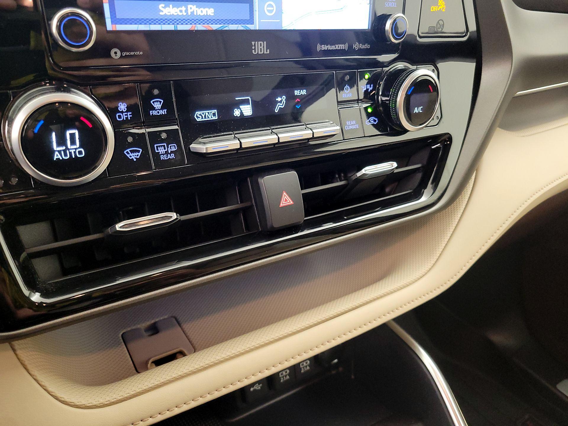 Thumbnail: 2020 Toyota Highlander - 17
