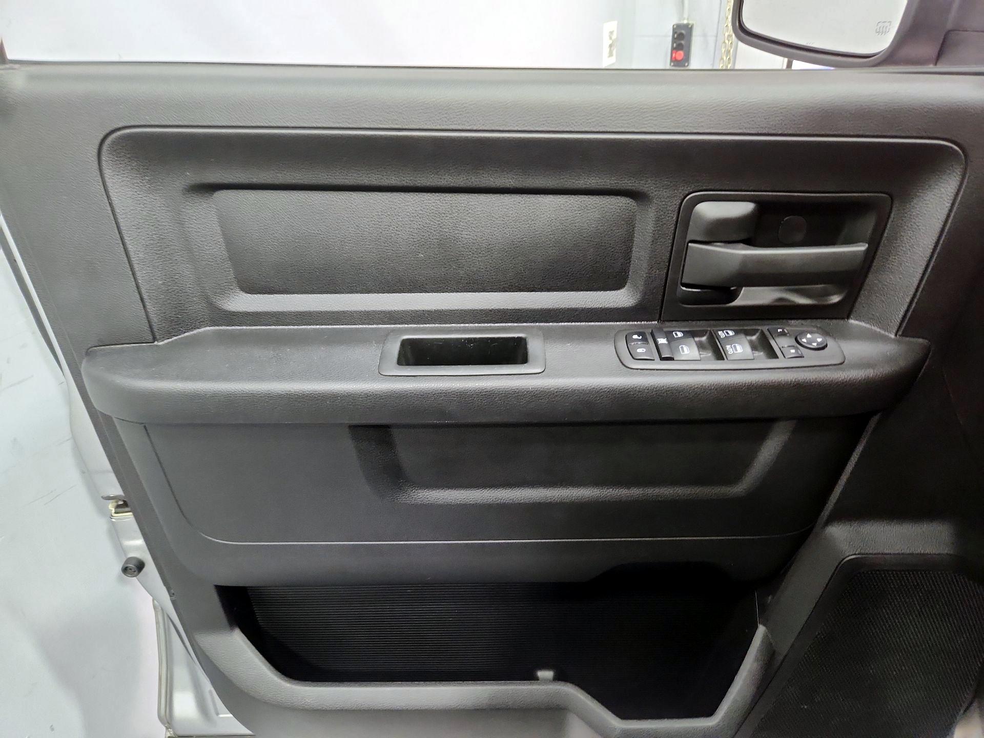 Thumbnail: 2021 RAM 1500 Classic - 12