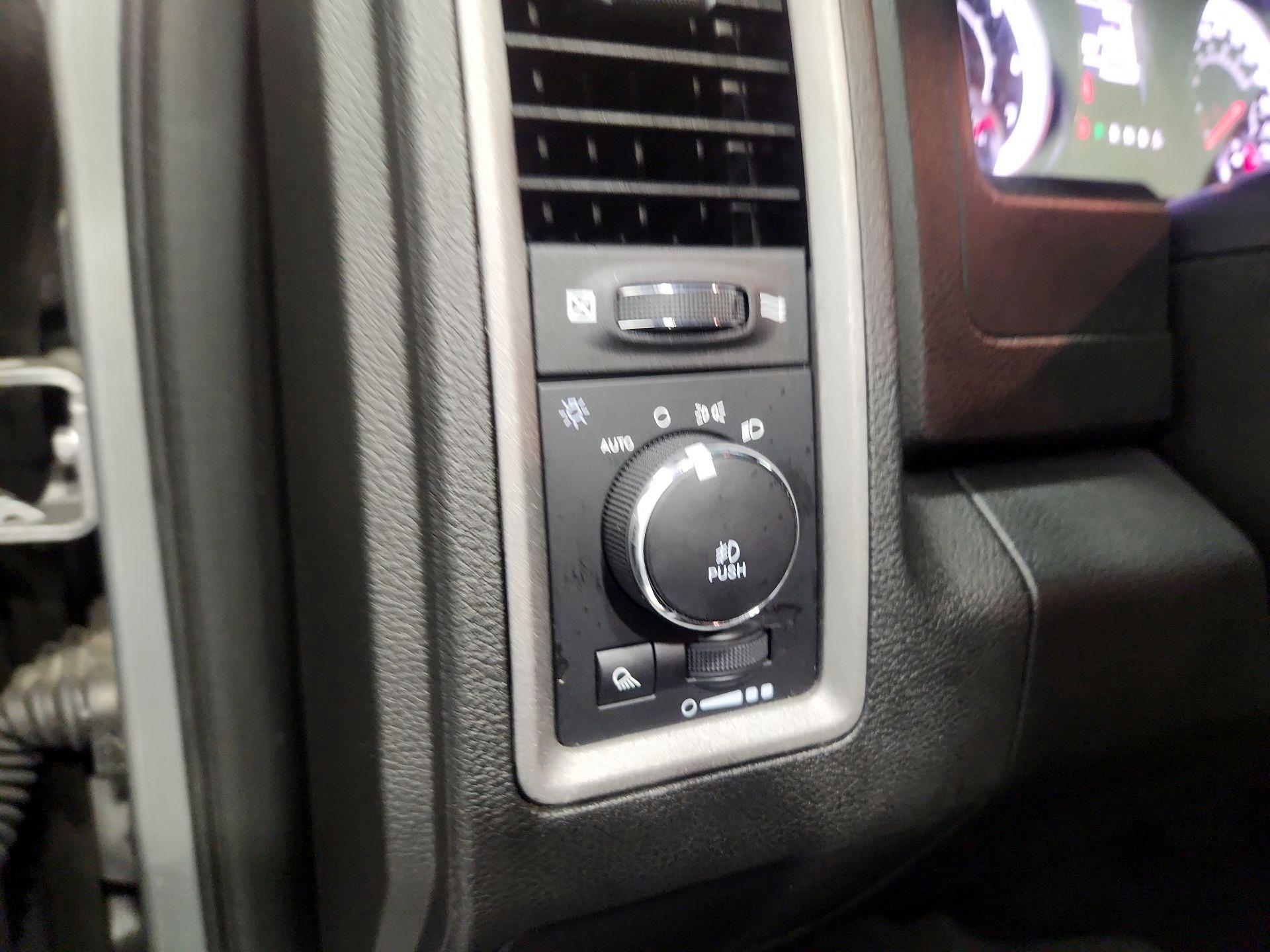 Thumbnail: 2021 RAM 1500 Classic - 13
