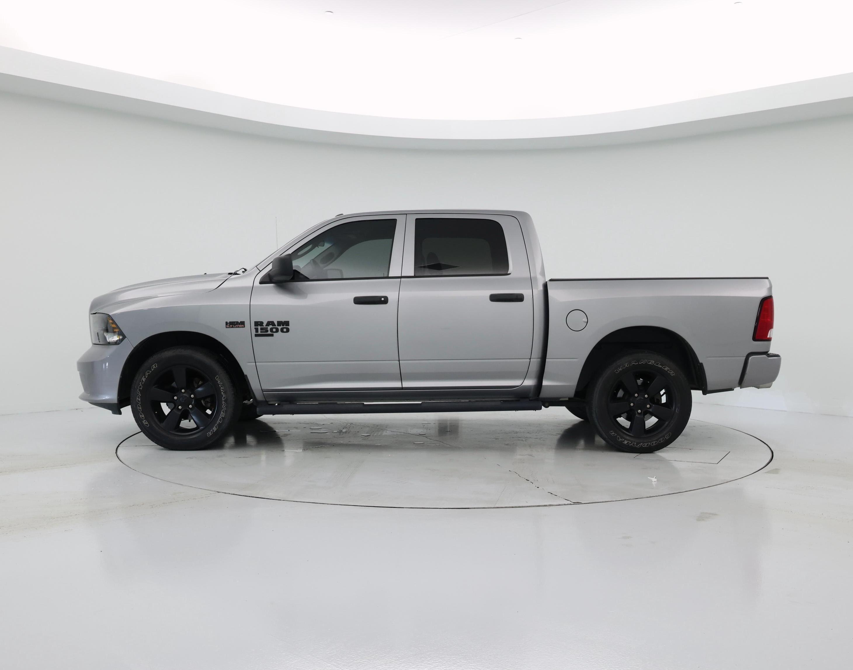 Thumbnail: 2021 RAM 1500 Classic - 3