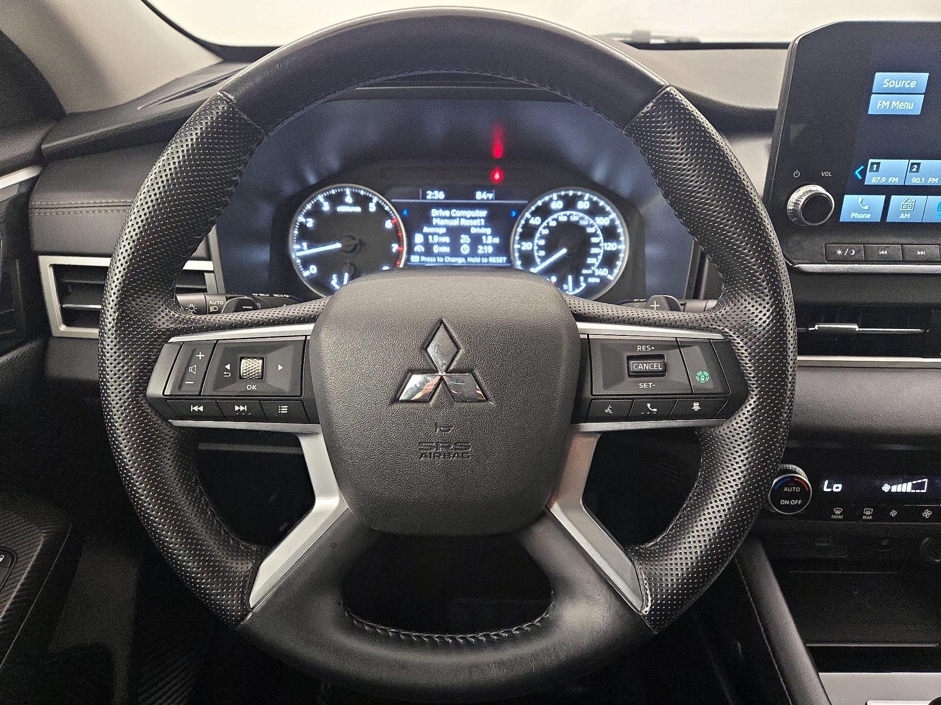 Thumbnail: 2024 Mitsubishi Outlander - 10